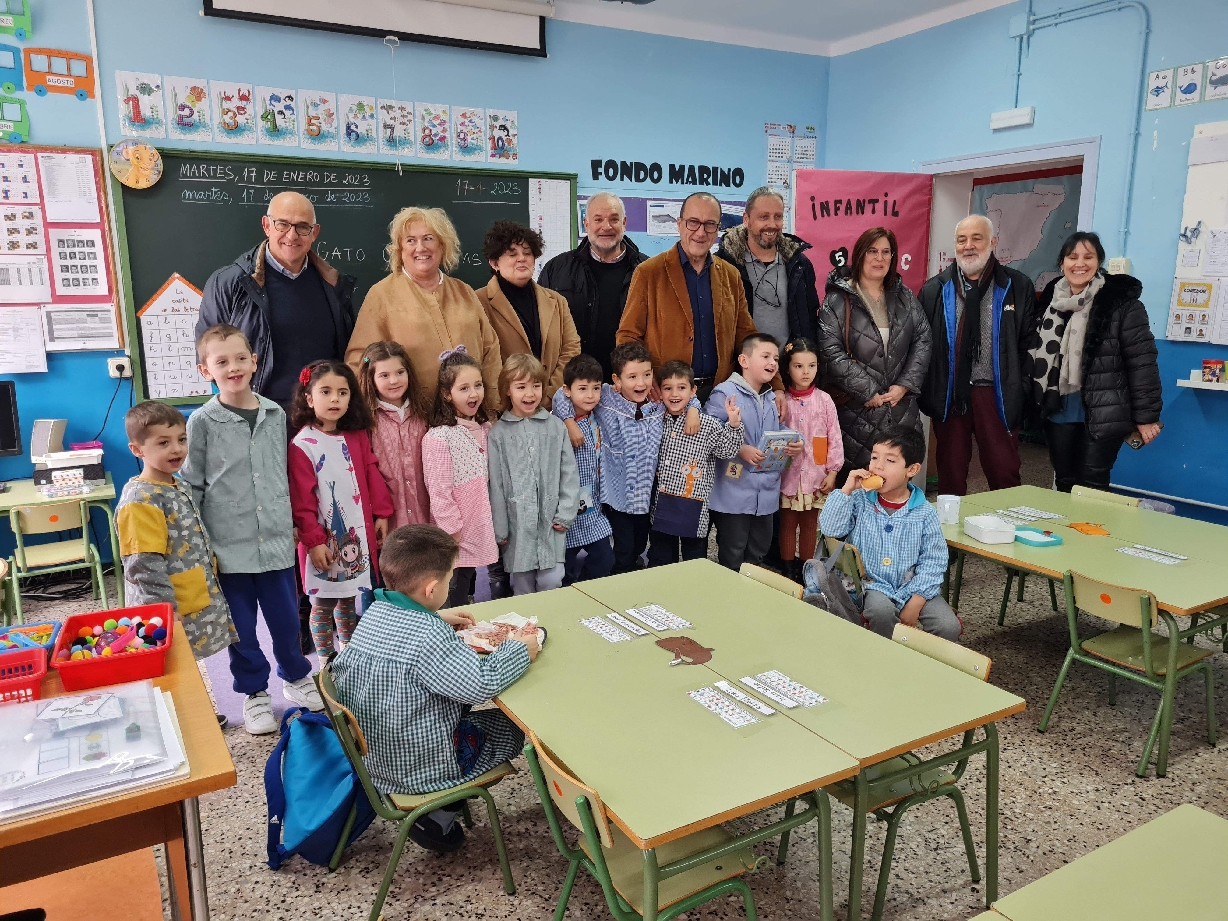 Visita del consejero Faci al colegio La Laguna de Sariñena.