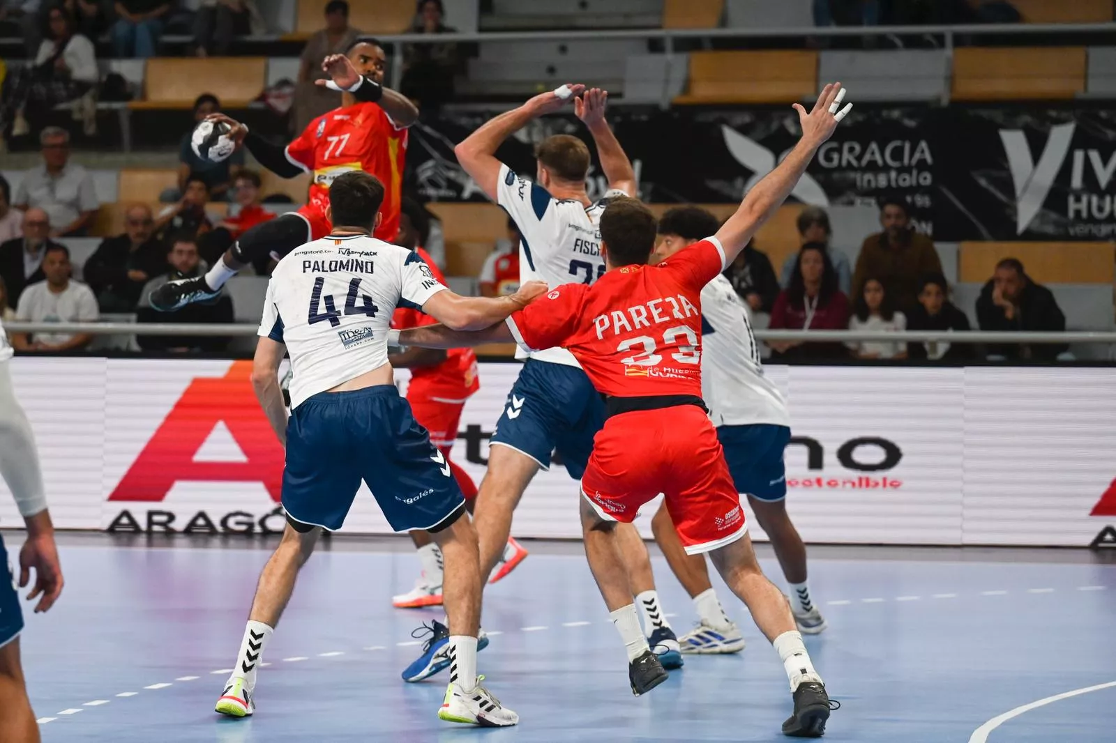 Frank Cordiés lanza en el partido de Bada Huesca ante Granollers. 