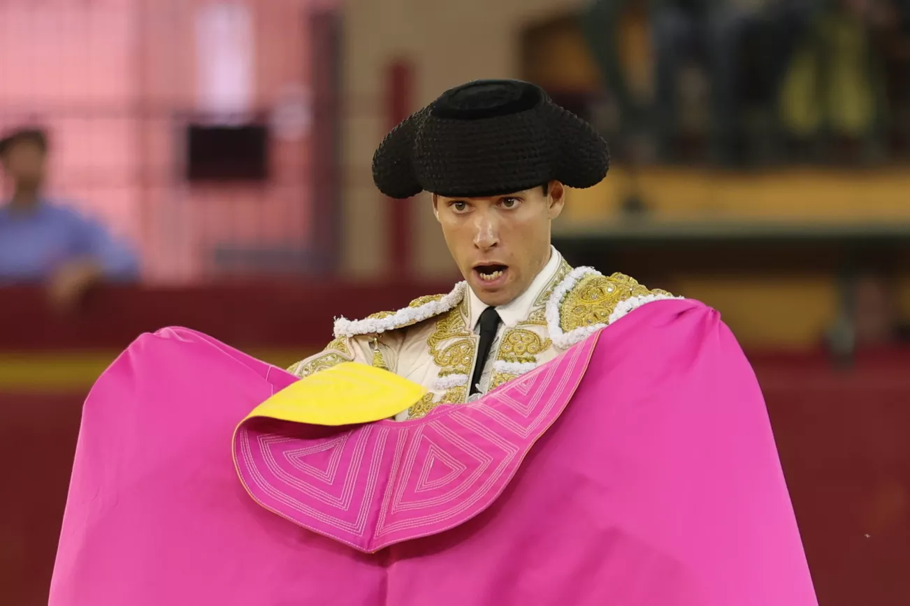 Ángel Alarcón echa una buena tarde en Zaragoza. Foto: Philippe Gil Mir Fotógrafía / Zaragoza Toros Ángel Alarcón echa una buena tarde en Zaragoza. Foto: Philippe Gil Mir Fotógrafía / Zaragoza Toros