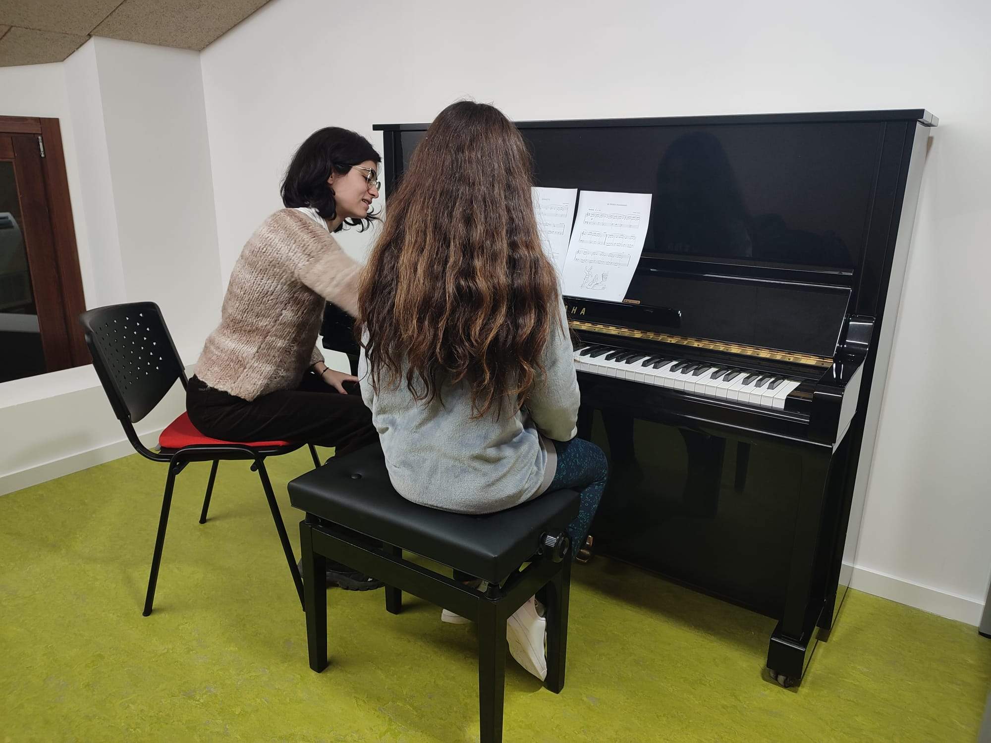 Aula de piano en las nuevas instalaciones de la escuela en el Centro Cultural