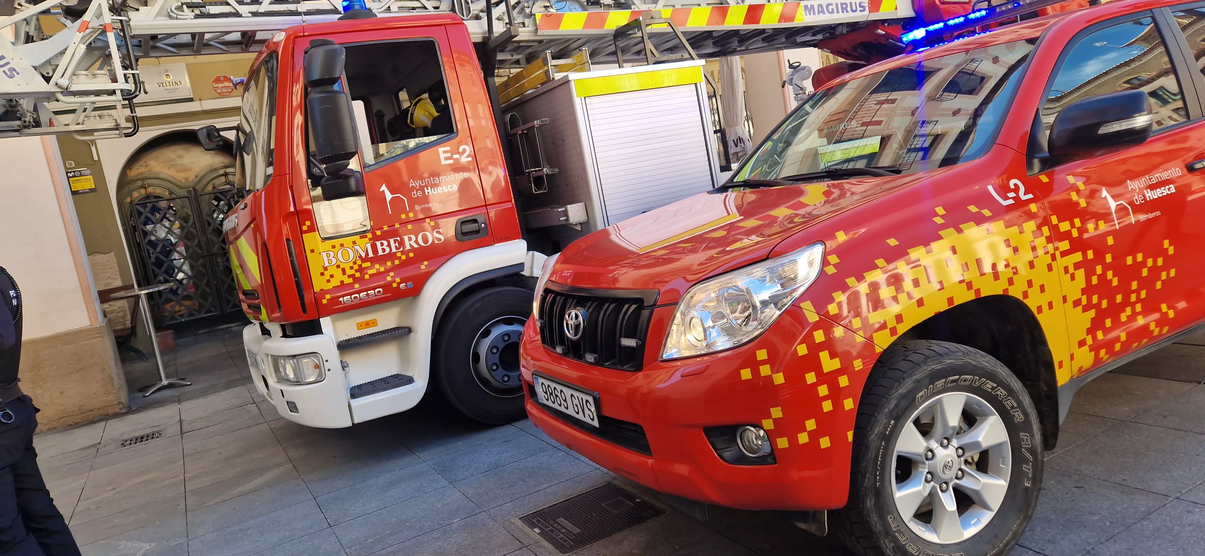 Incendio en una vivienda en la calle Cuatro Reyes de Huesca. Foto Myriam Martínez