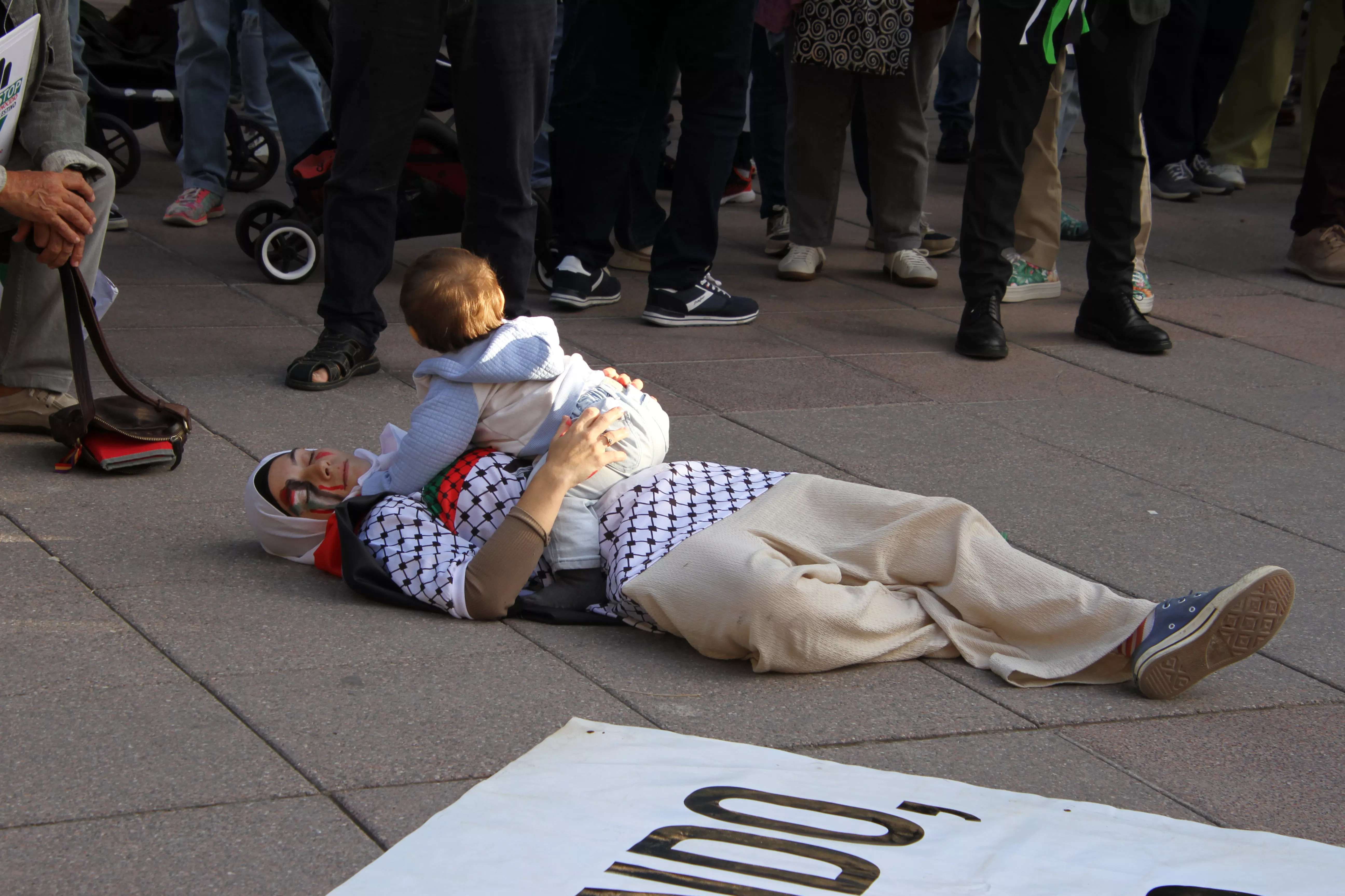 Concentración en Huesca por el inicio de la matanza en Gaza hace dos años. Foto Carlos Neofato