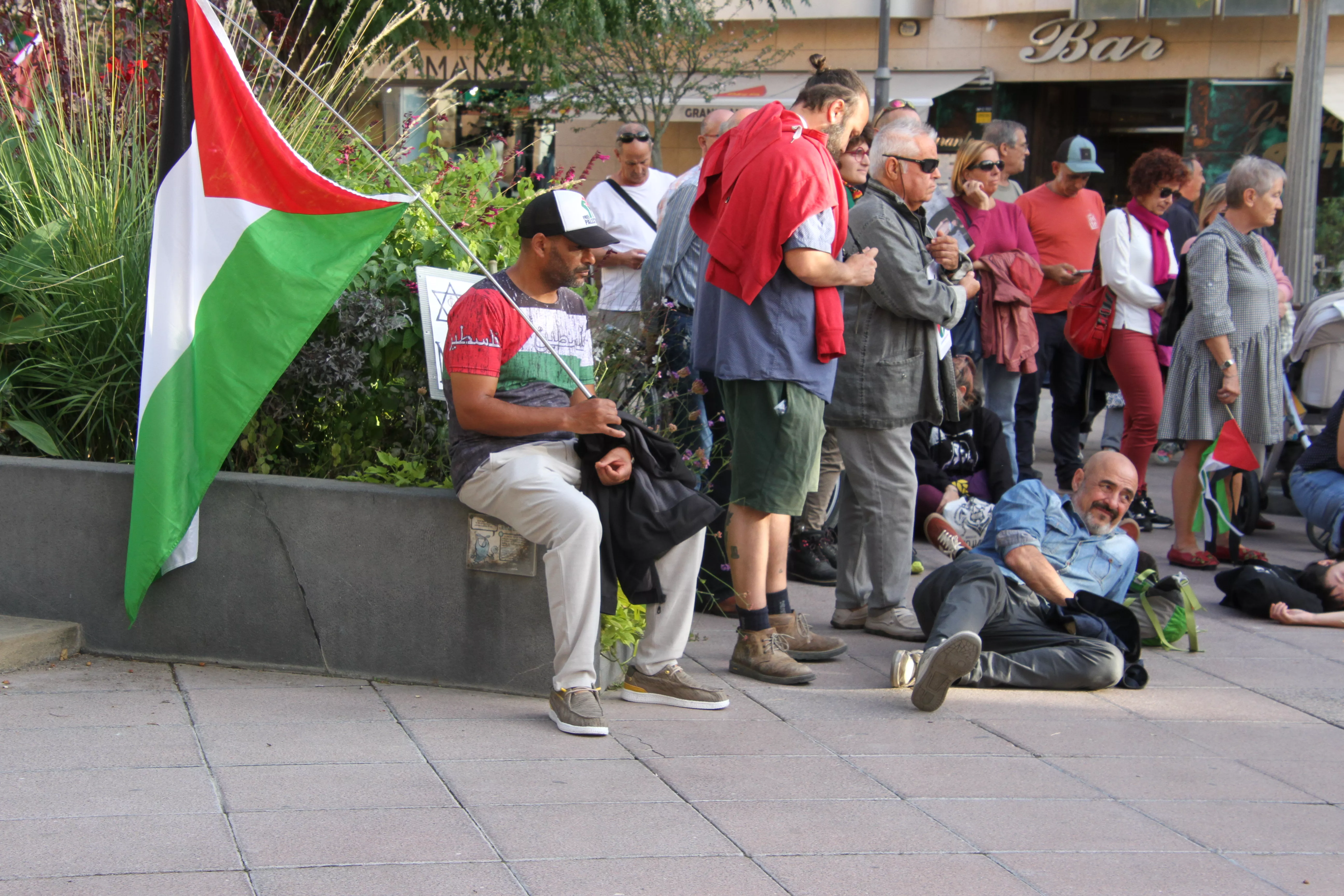 Concentración en Huesca por el inicio de la matanza en Gaza hace dos años. Foto Carlos Neofato