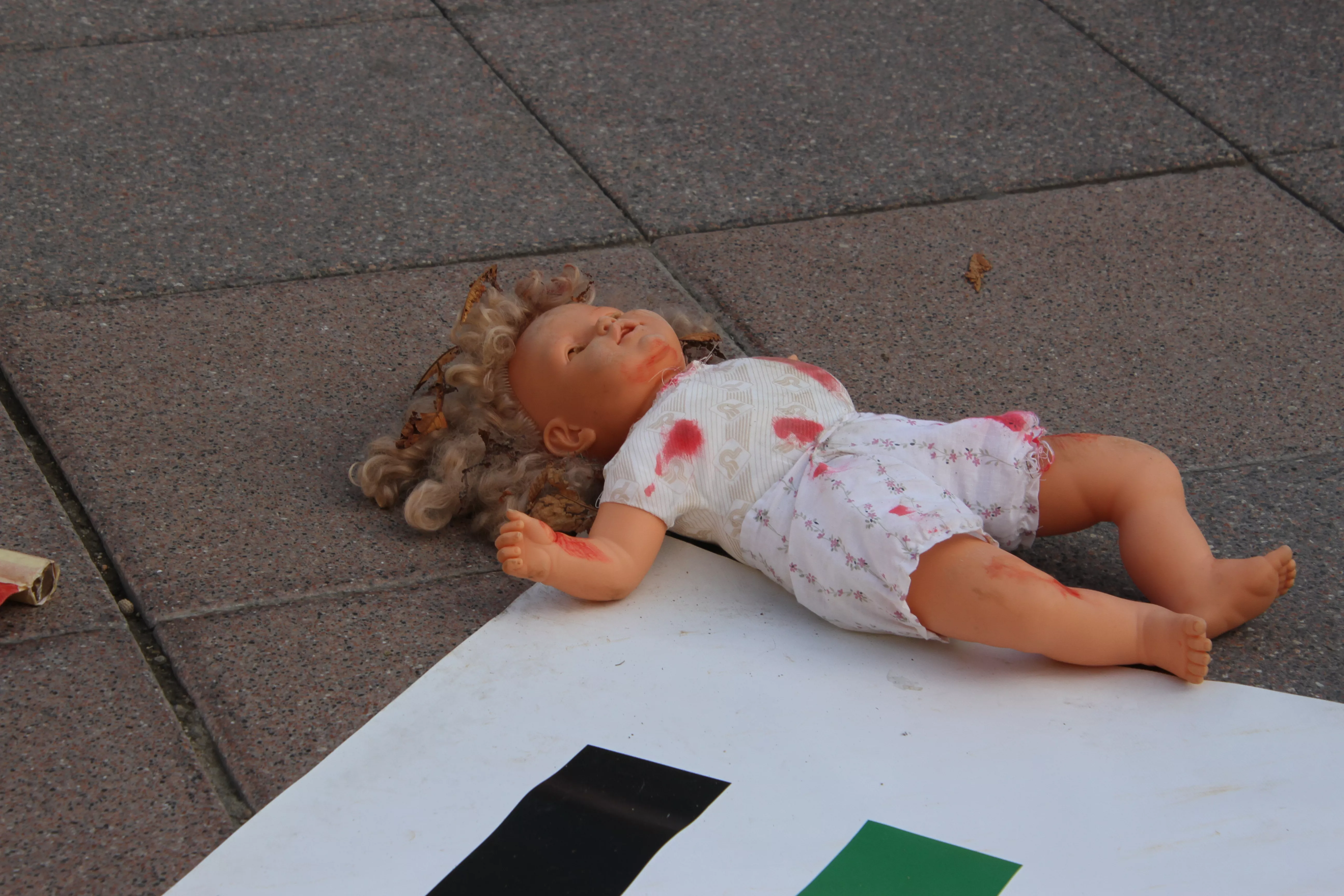 Concentración en Huesca por el inicio de la matanza en Gaza hace dos años. Foto Carlos Neofato