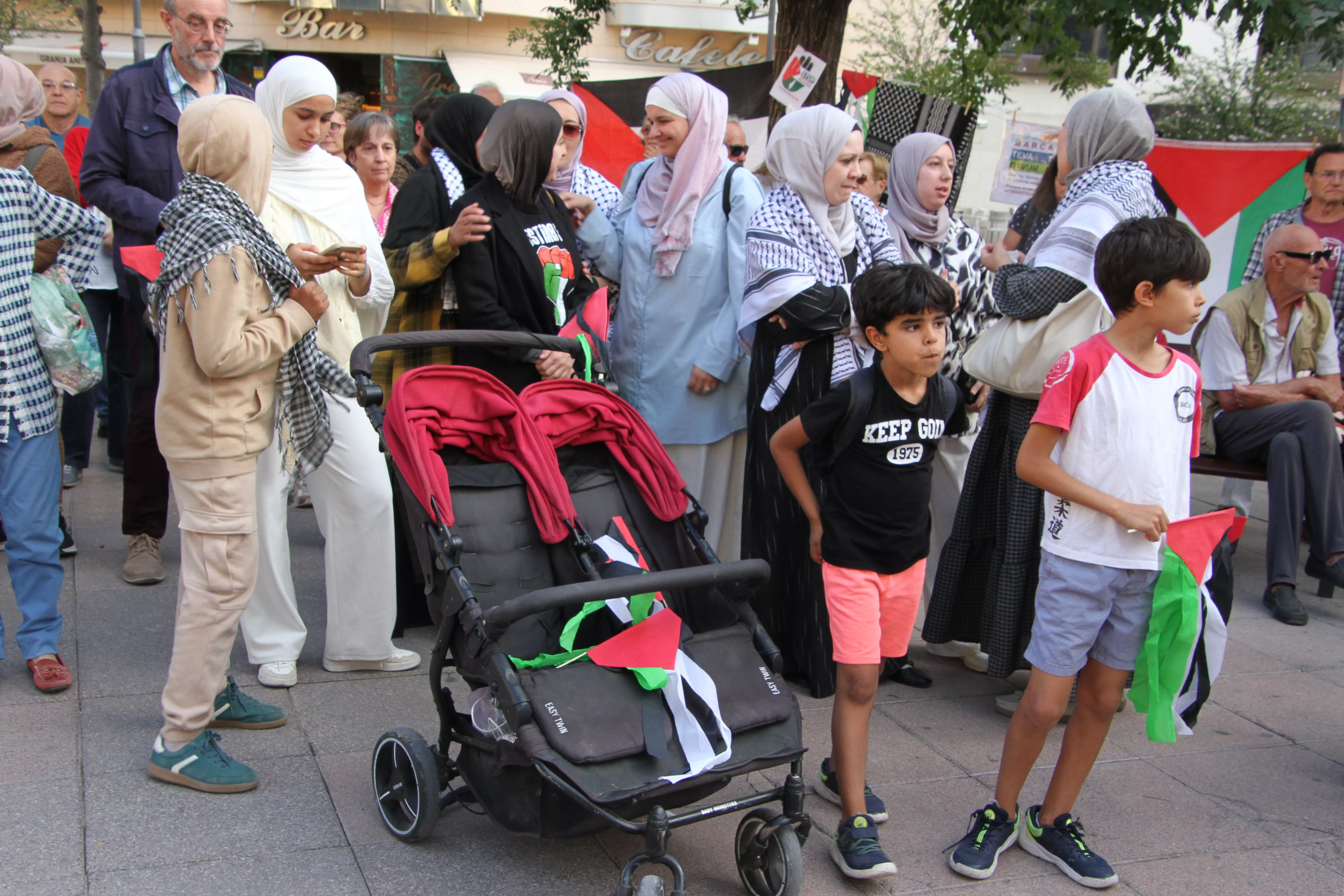 Concentración en Huesca por el inicio de la matanza en Gaza hace dos años. Foto Carlos Neofato