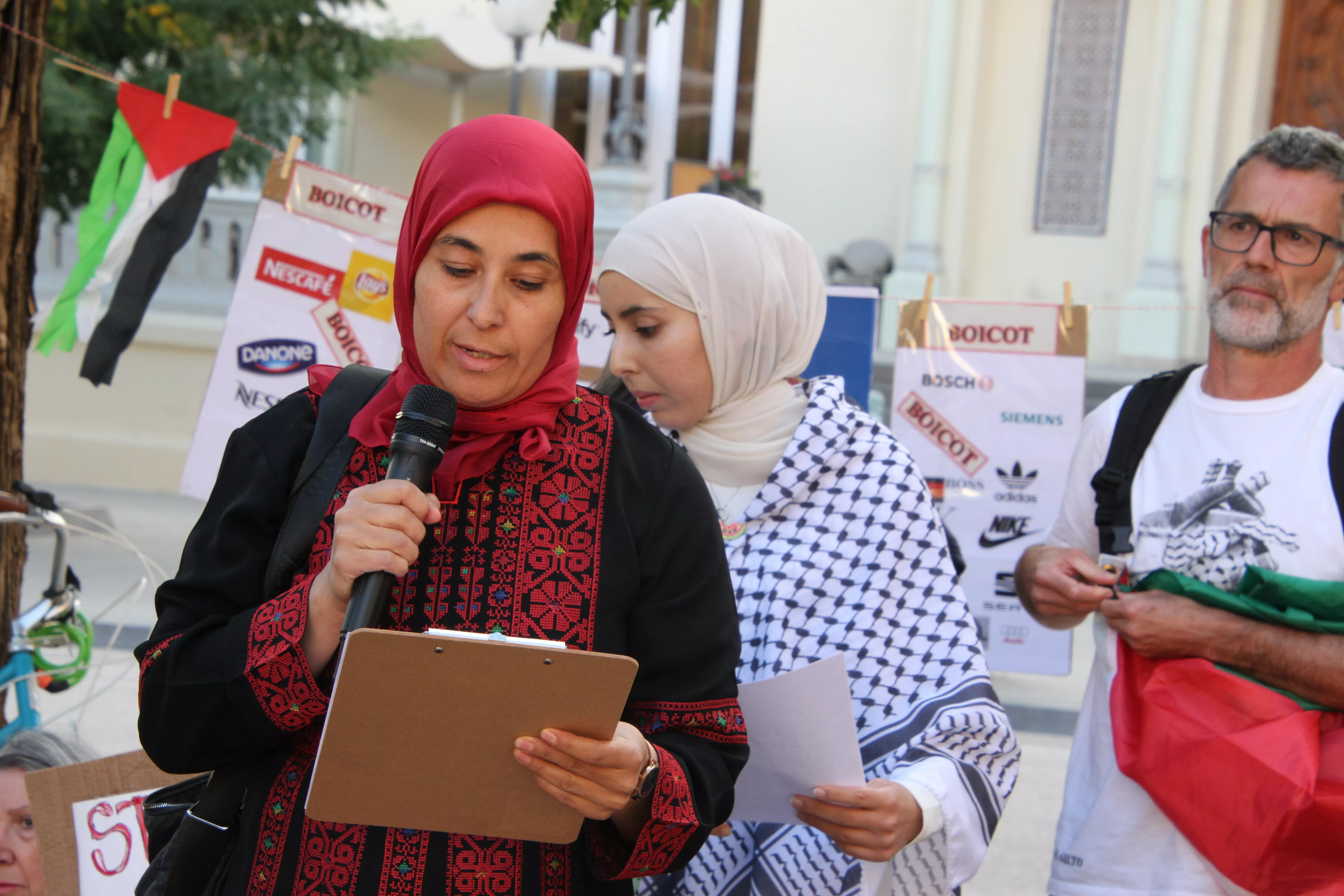 Concentración en Huesca por el inicio de la matanza en Gaza hace dos años. Foto Carlos Neofato