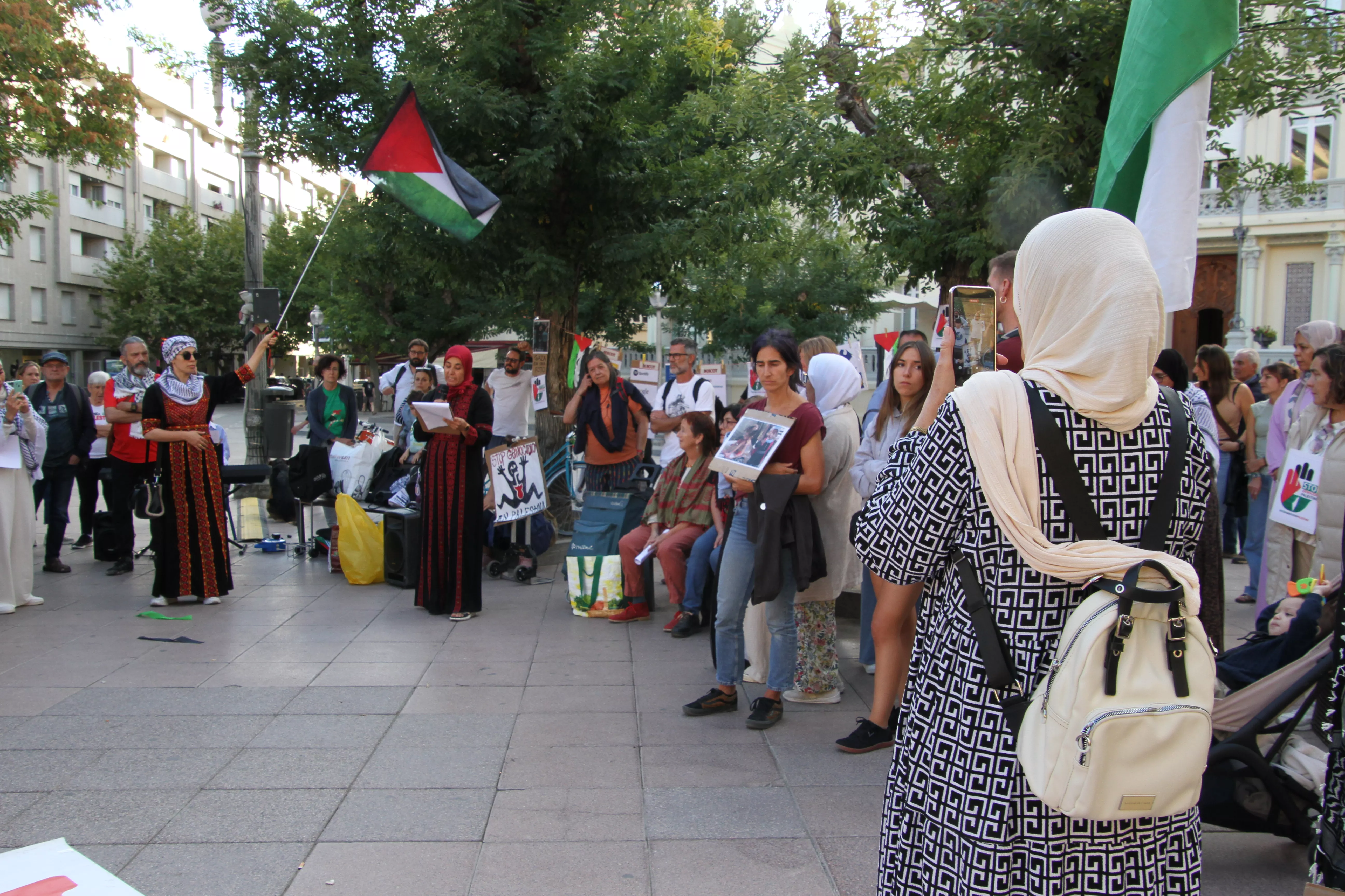Concentración en Huesca por el inicio de la matanza en Gaza hace dos años. Foto Carlos Neofato