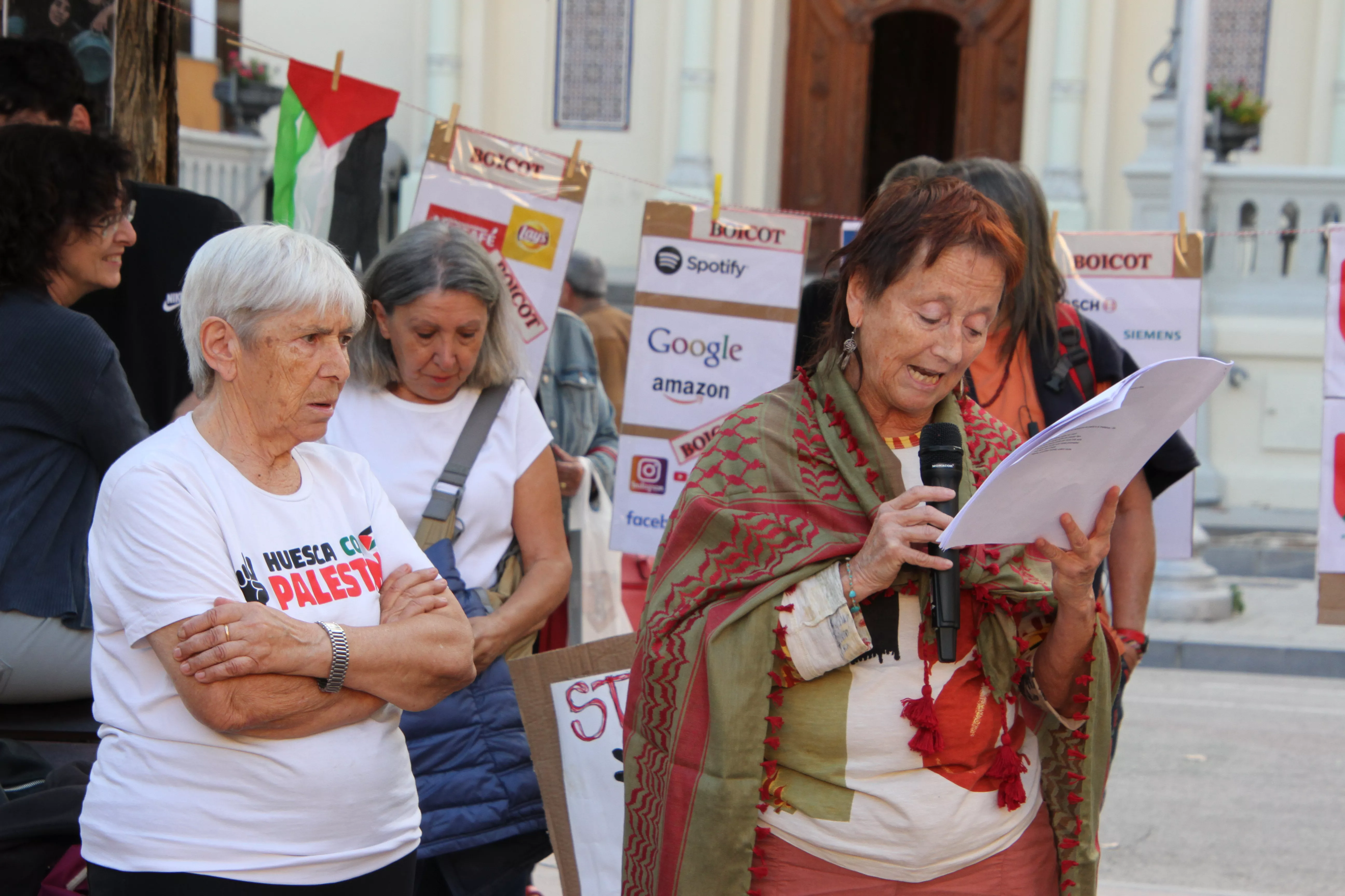 Concentración en Huesca por el inicio de la matanza en Gaza hace dos años. Foto Carlos Neofato