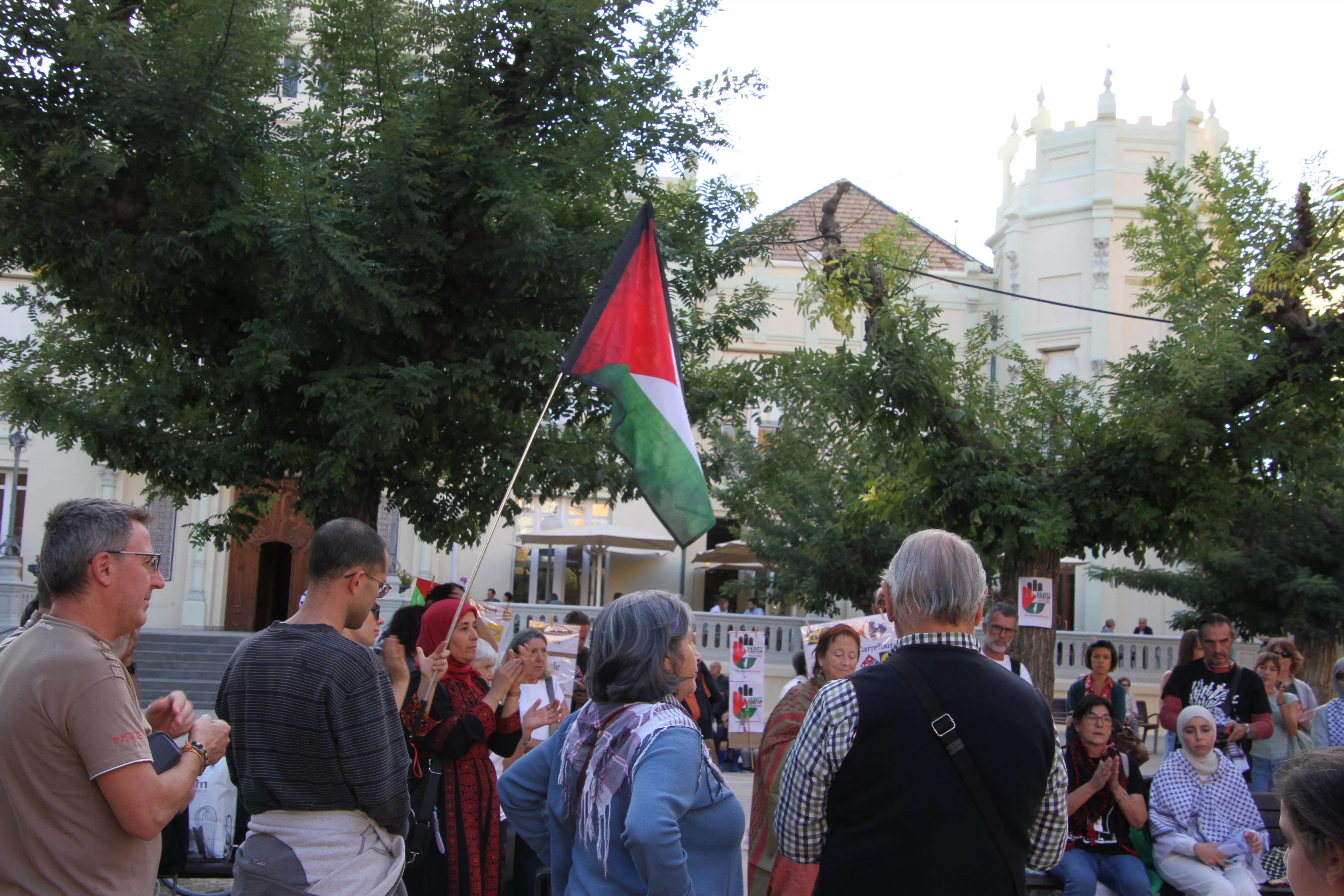 Concentración en Huesca por el inicio de la matanza en Gaza hace dos años. Foto Carlos Neofato