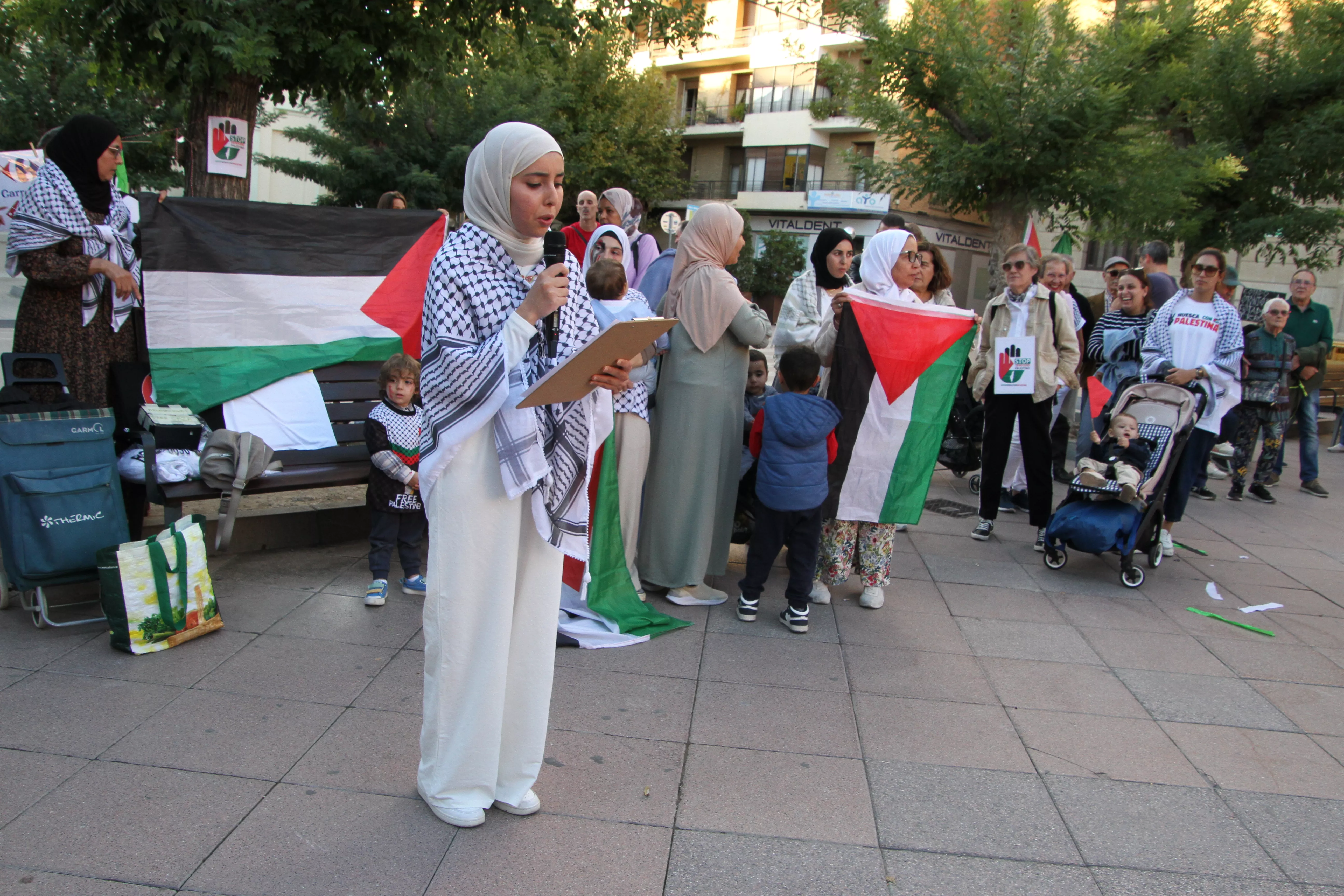 Concentración en Huesca por el inicio de la matanza en Gaza hace dos años. Foto Carlos Neofato