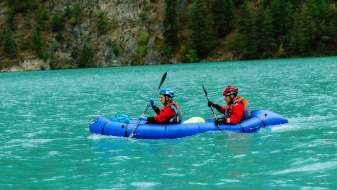 Jorge y David en la sección de packraft Jorge y David en la sección de packraft