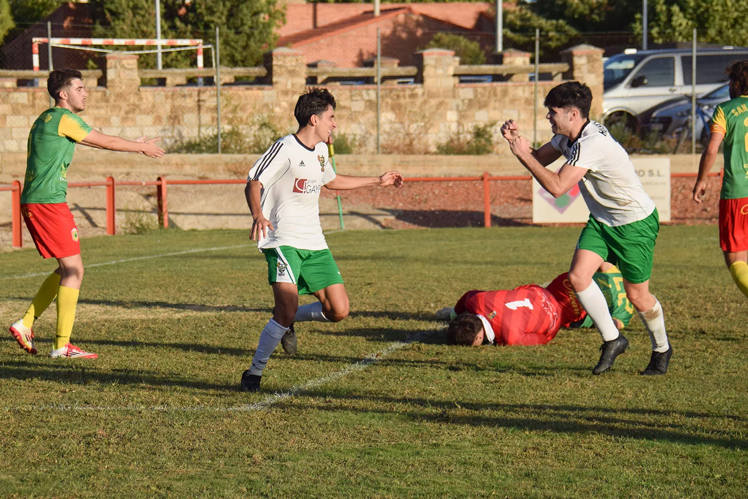 El Peñas Oscenses celebra un gol en San Lorenzo. Foto: Peñas Oscenses