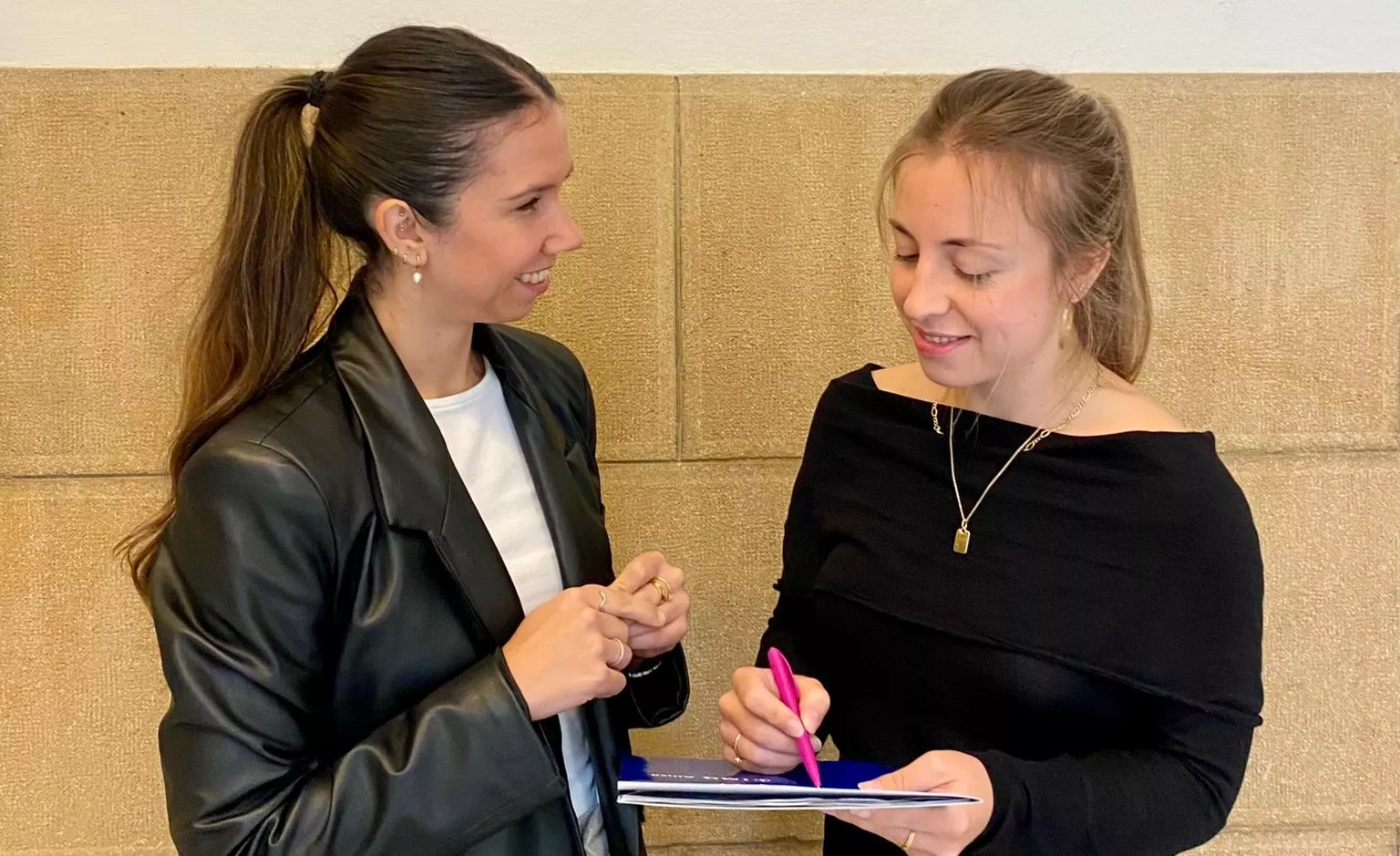 Carla Barros y Berta Maté. “Si eres un Superviviente de suicidio, tienes derecho a poder hablar sobre ello y sentirte escuchado"