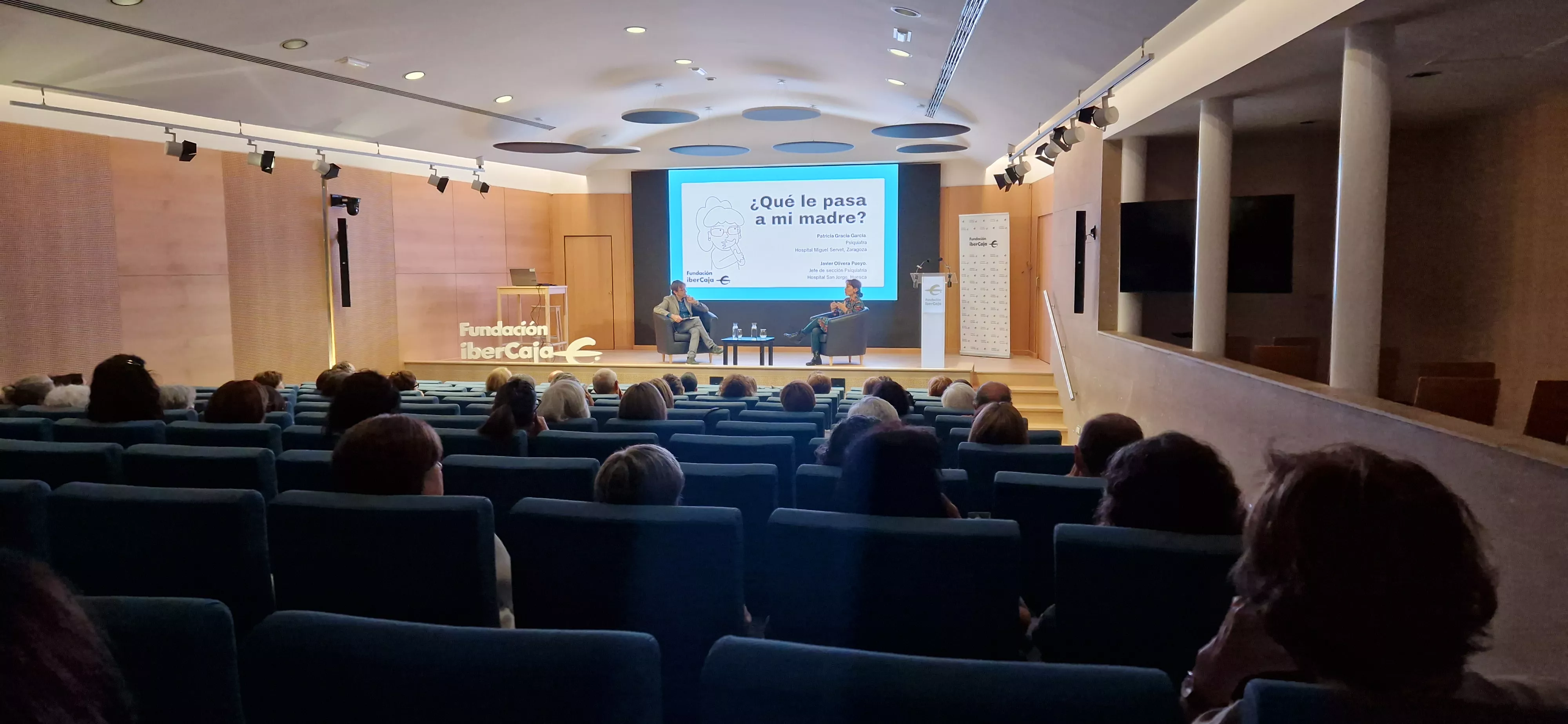 Encuentro de Javier Olivera y Patricia Gracia en la Fundación Ibercaja. Foto Myriam Martínez