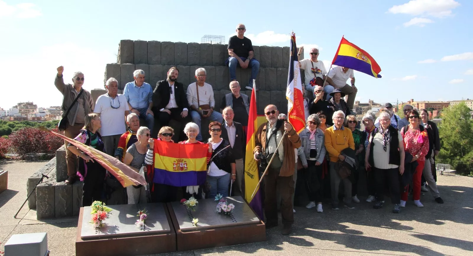 La Amicale de antiguos guerrilleros visita lugares de memoria democrática en Huesca. Foto Carlos Neofato La Amicale de antiguos guerrilleros visita lugares de memoria democrática en Huesca. Foto Carlos Neofato