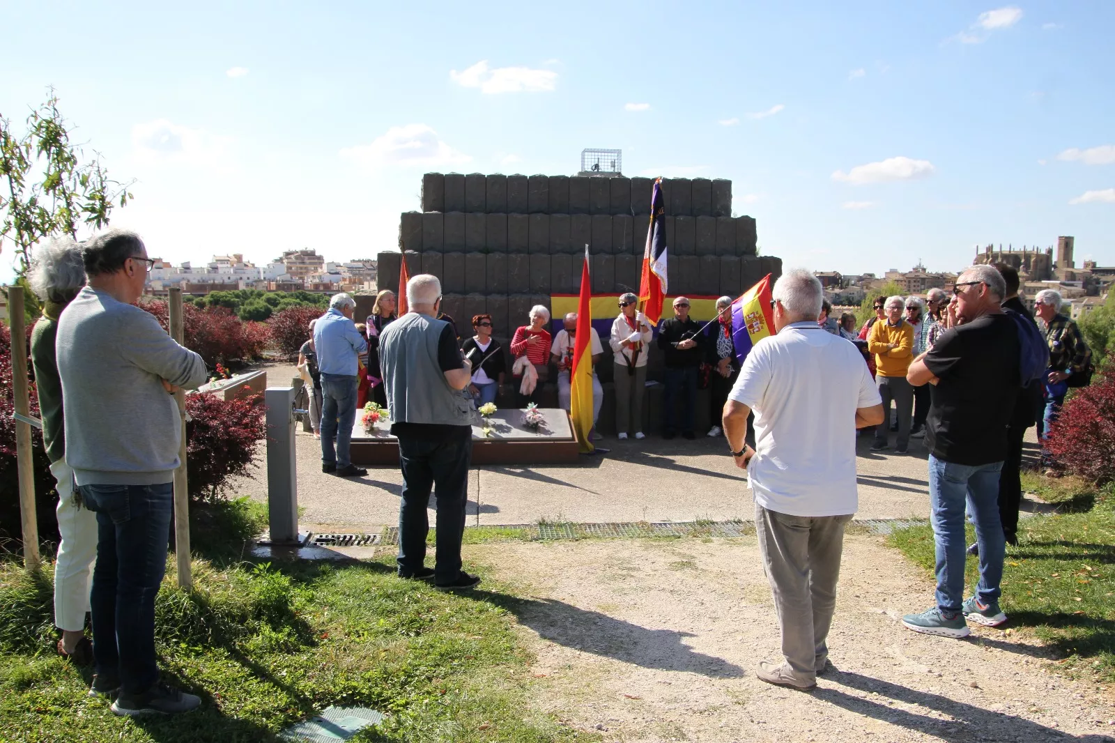Visita de la Amicale de antiguos guerrilleros a lugares de memoria democrática en Huesca. Foto Carlos Neofato
