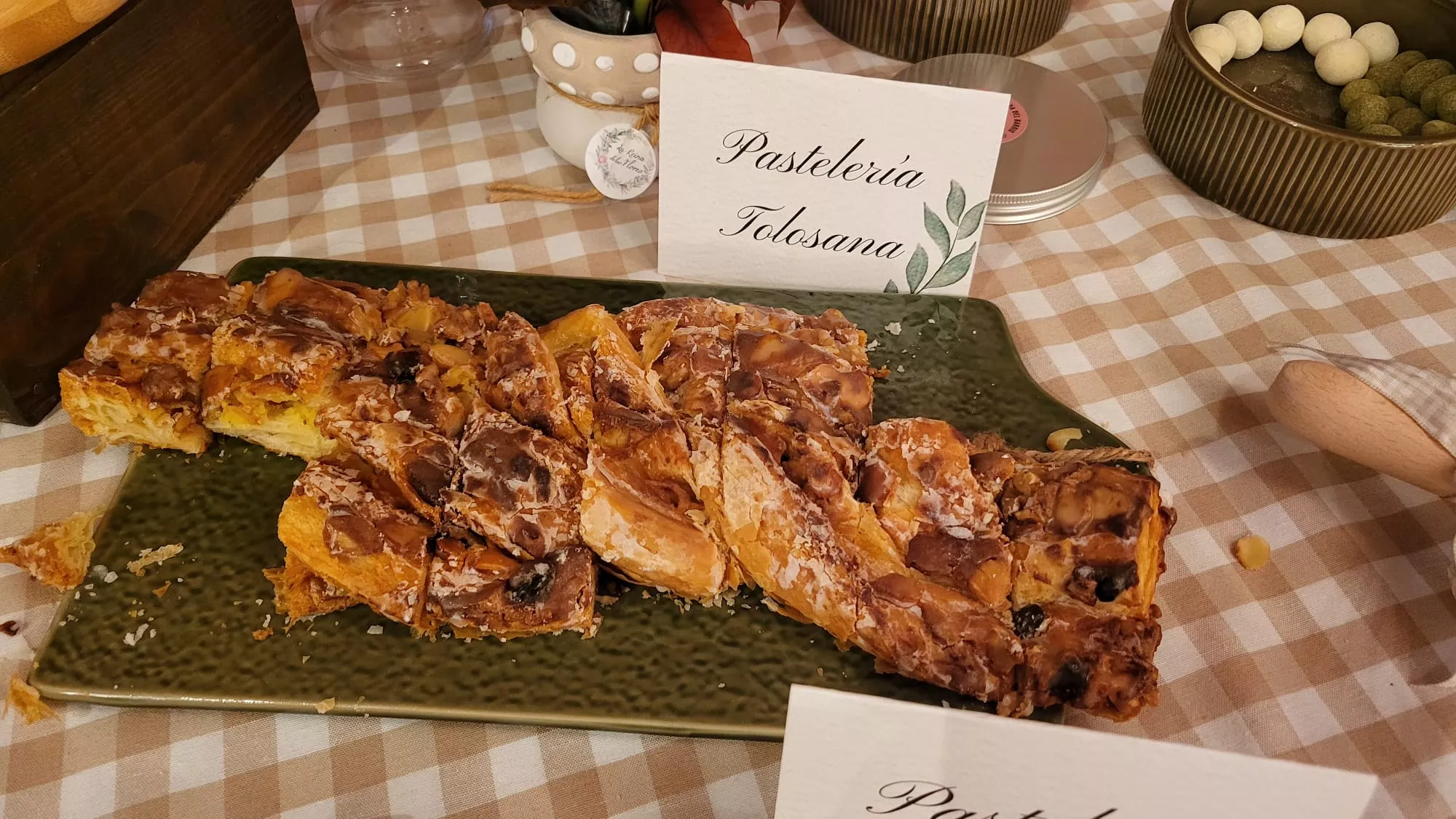 Pasteleros oscenses adelantan sus productos en la Feria Huesca es Dulce