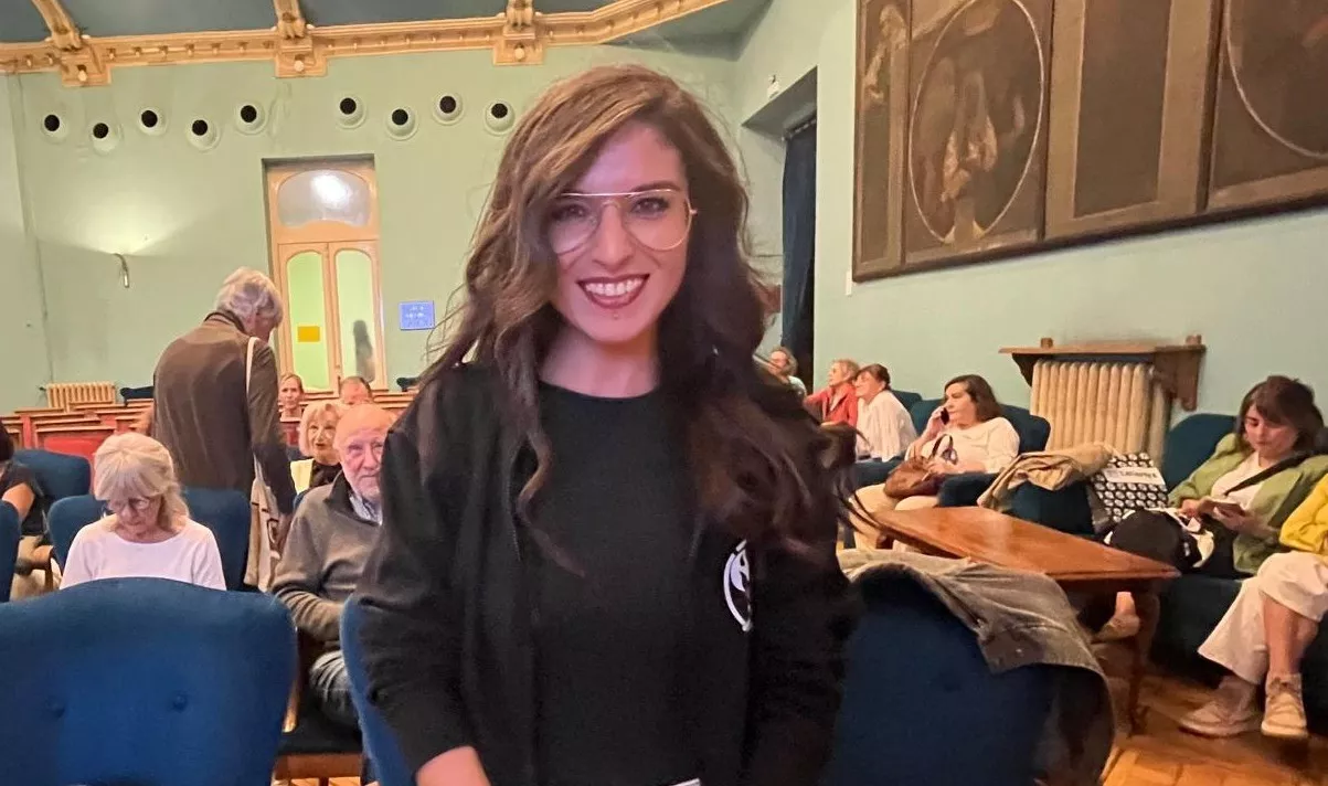 Raque Ogando, momentos antes de comenzar la charla.  Foto Mercedes Manterola