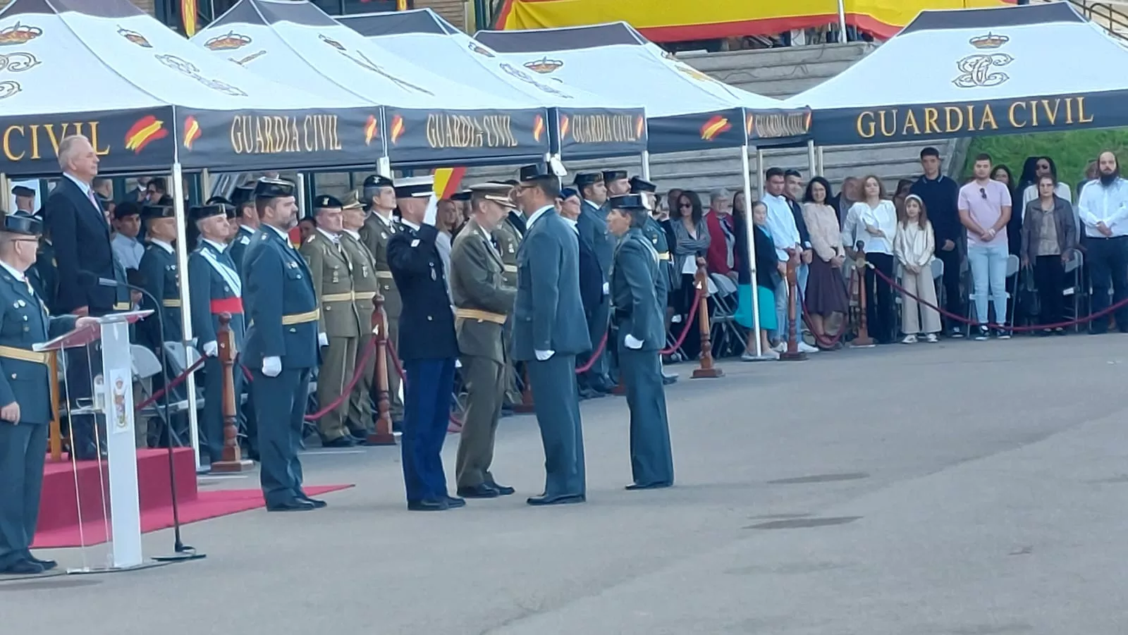 Celebración del Pilar en el cuartel de la Guardia Civil en Huesca