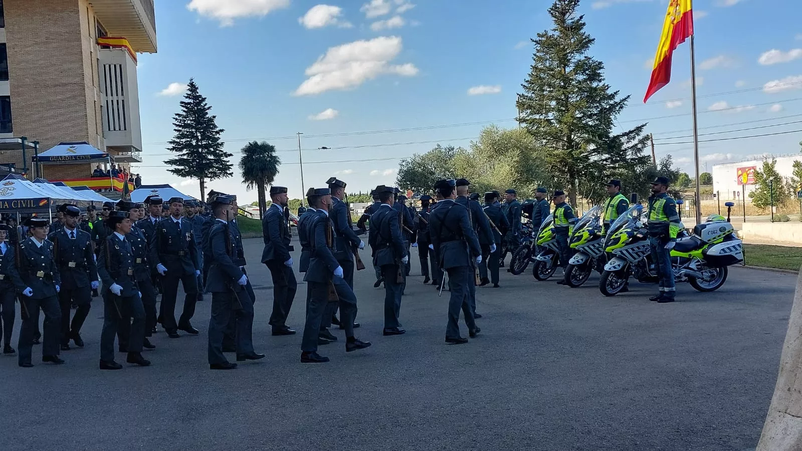 Celebración del Pilar en el cuartel de la Guardia Civil en Huesca