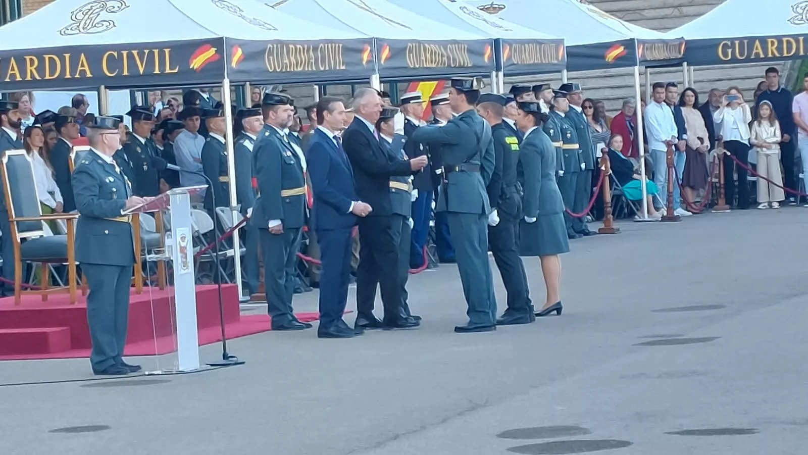 Celebración del Pilar en el cuartel de la Guardia Civil en Huesca