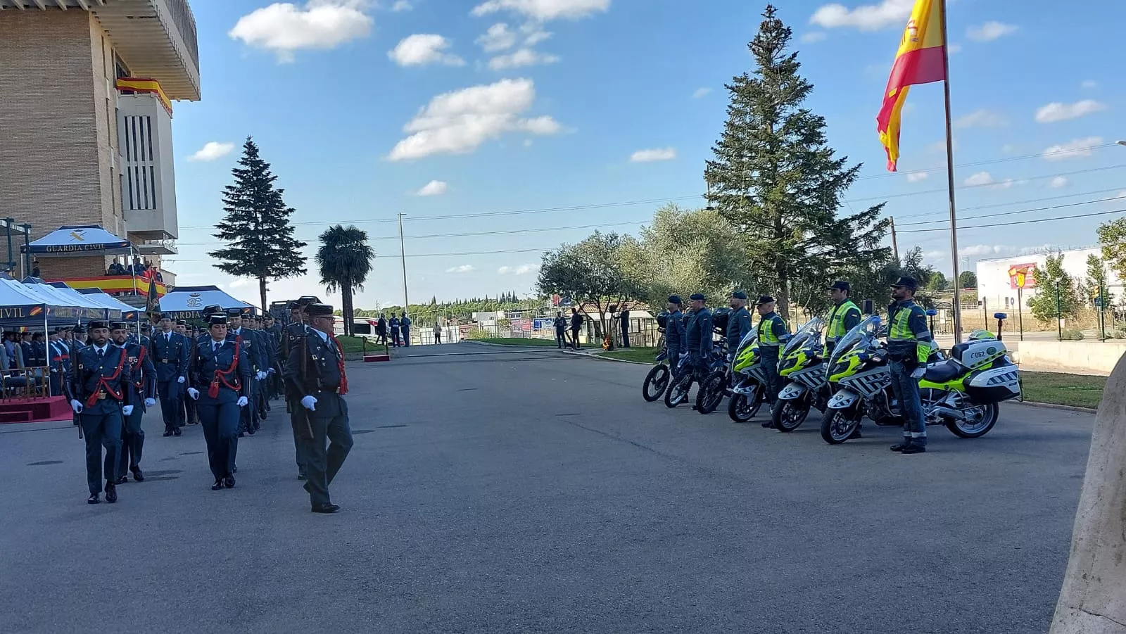 Celebración del Pilar en el cuartel de la Guardia Civil en Huesca