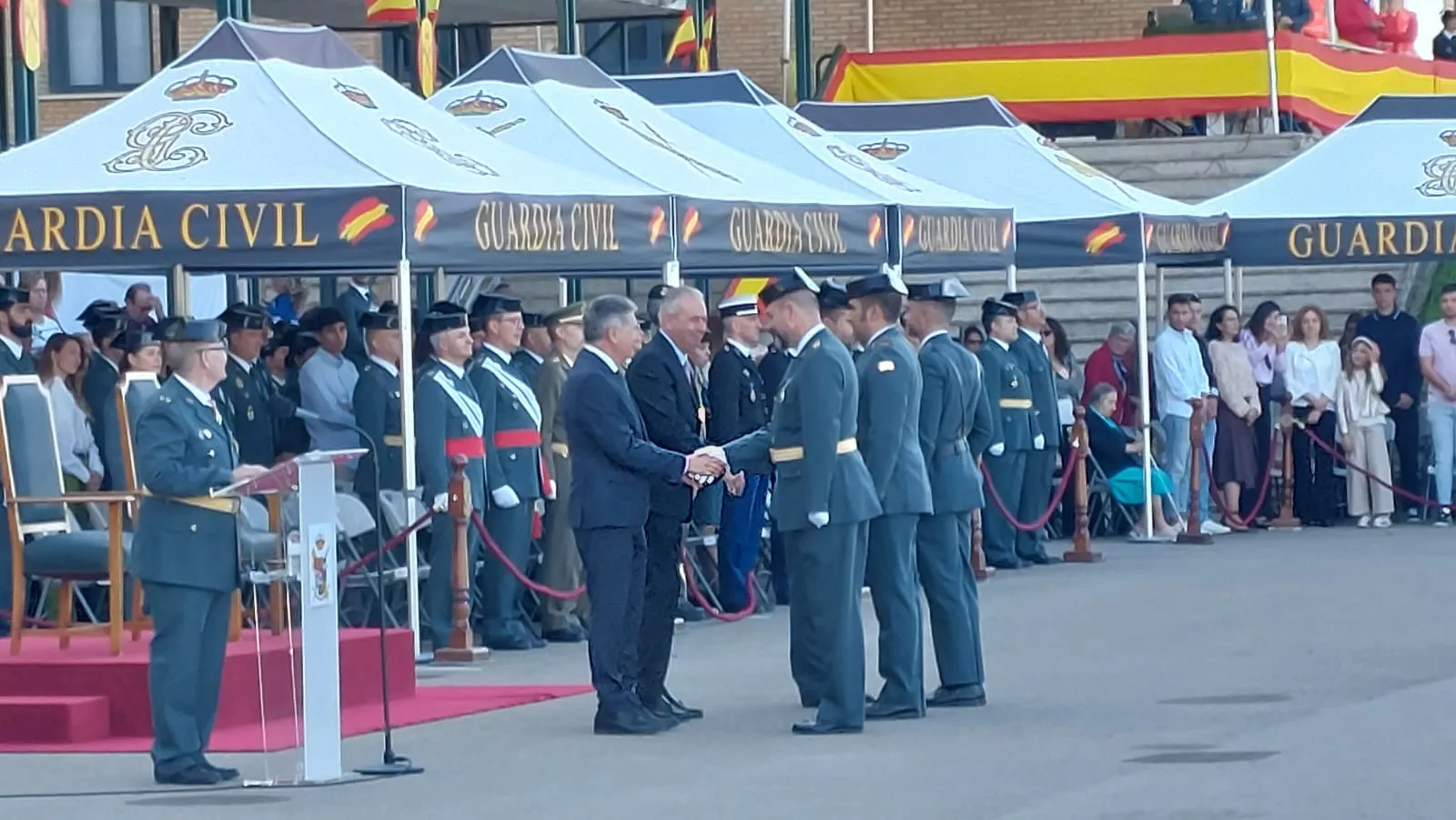 Celebración del Pilar en el cuartel de la Guardia Civil en Huesca