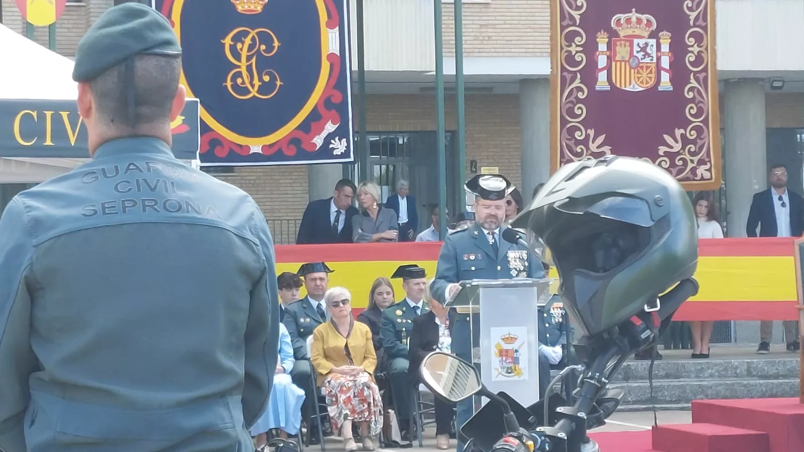 Celebración del Pilar en el cuartel de la Guardia Civil en Huesca