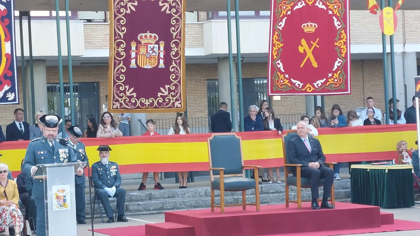 Celebración del Pilar en el cuartel de la Guardia Civil en Huesca