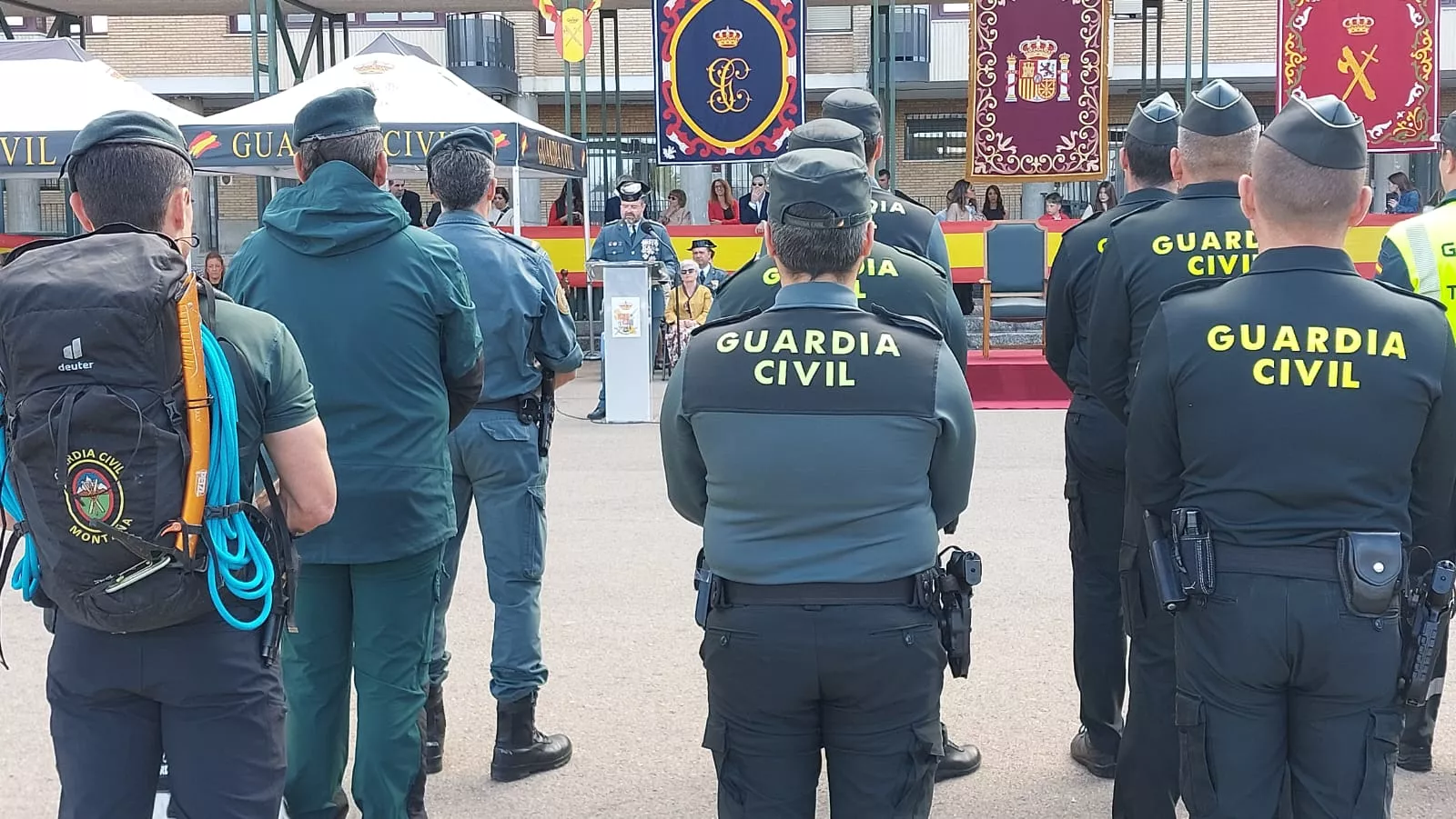 Celebración del Pilar en el cuartel de la Guardia Civil en Huesca