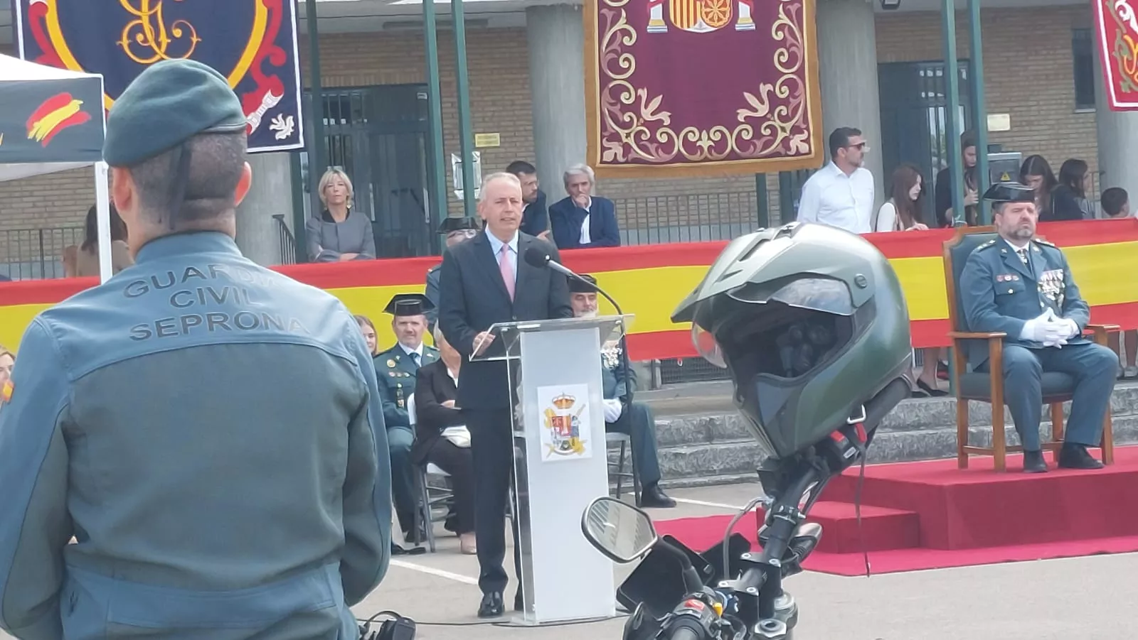 Celebración del Pilar en el cuartel de la Guardia Civil en Huesca