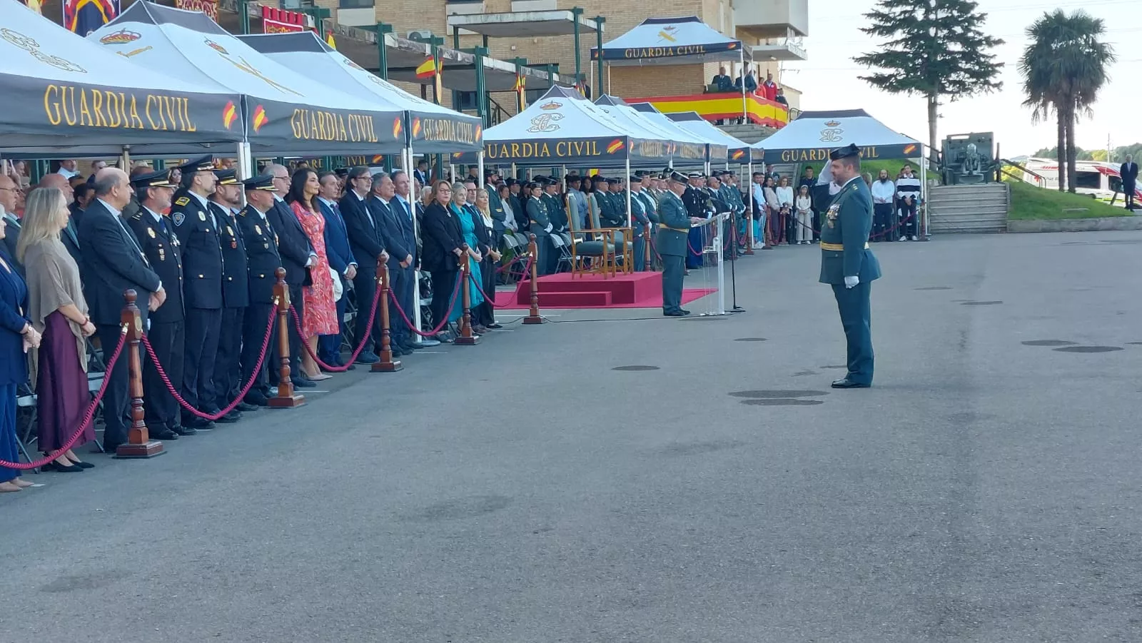 Celebración del Pilar en el cuartel de la Guardia Civil en Huesca