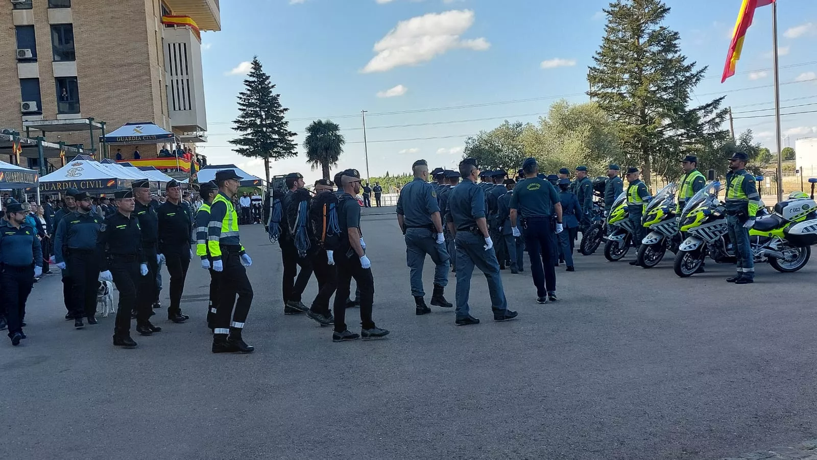 Celebración del Pilar en el cuartel de la Guardia Civil en Huesca