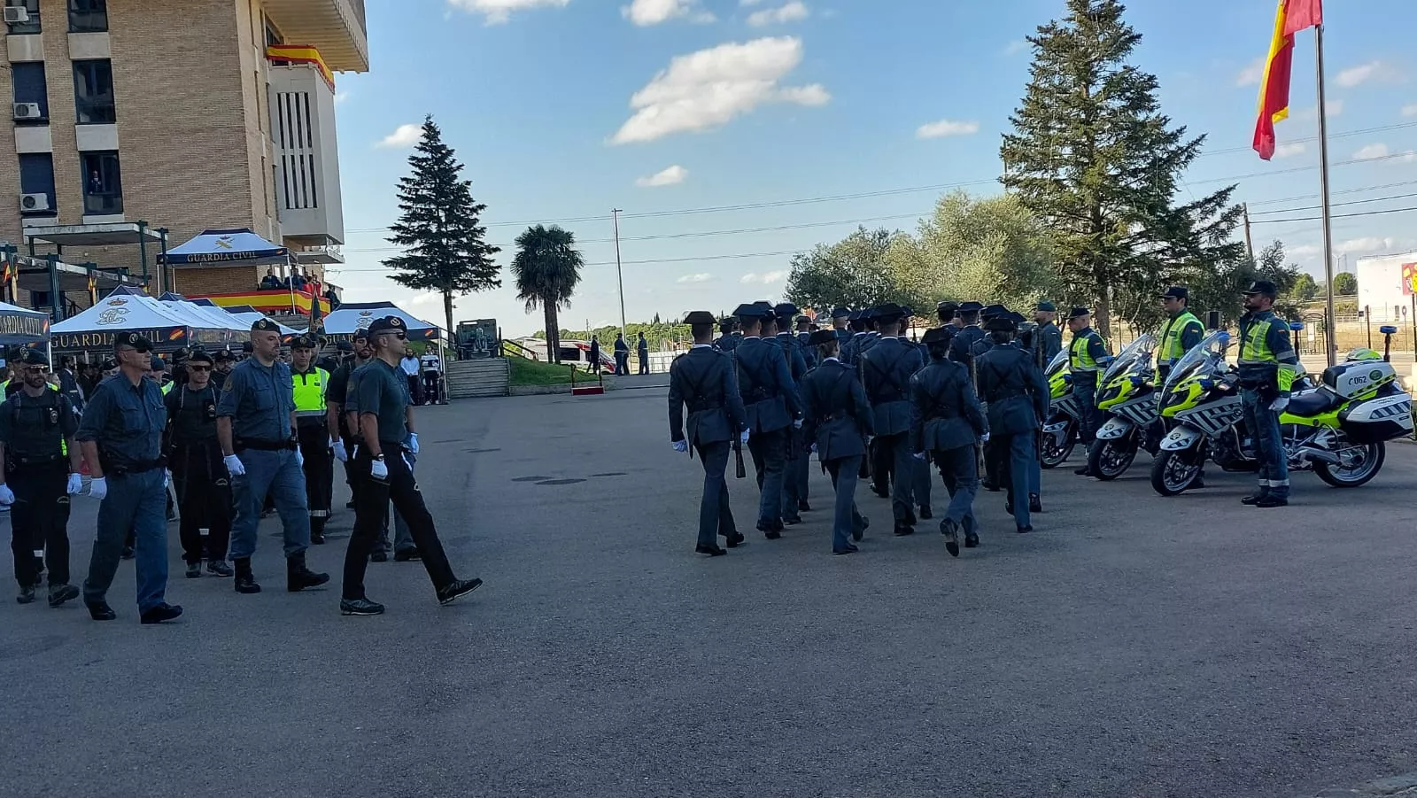 Celebración del Pilar en el cuartel de la Guardia Civil en Huesca