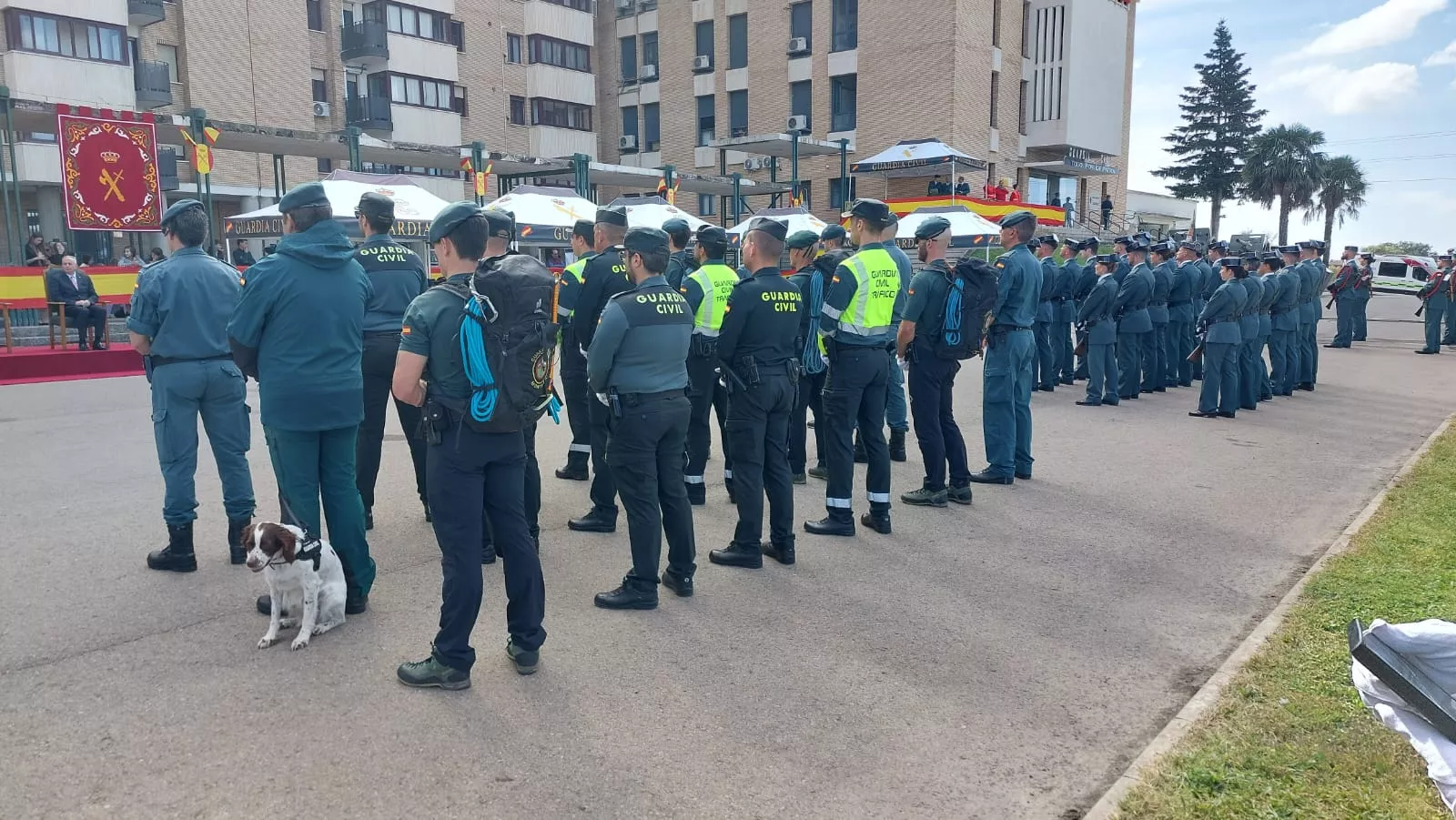 Celebración del Pilar en el cuartel de la Guardia Civil en Huesca