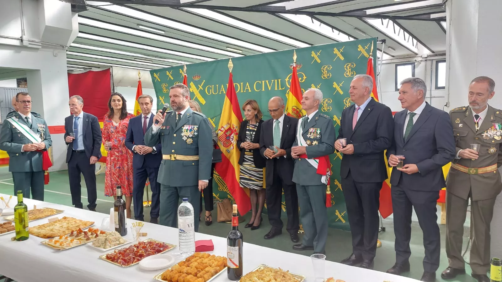 Celebración del Pilar en el cuartel de la Guardia Civil en Huesca