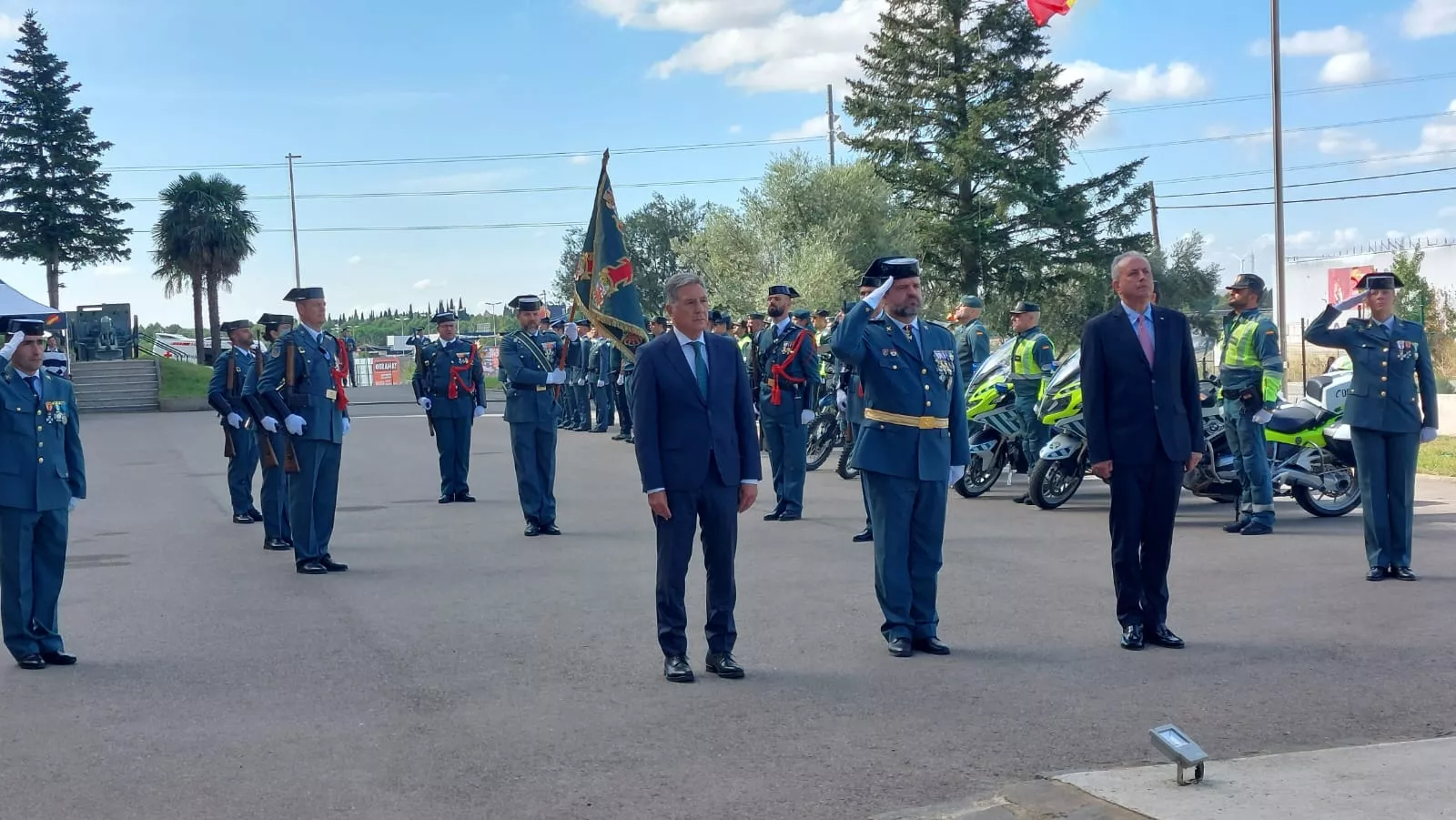 Celebración del Pilar en el cuartel de la Guardia Civil en Huesca