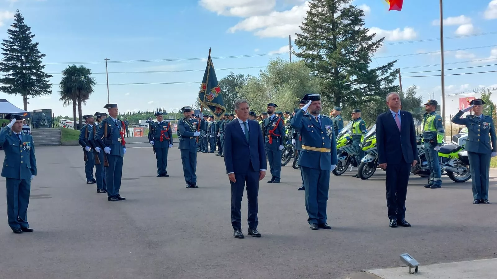 Celebración del Pilar en el cuartel de la Guardia Civil en Huesca