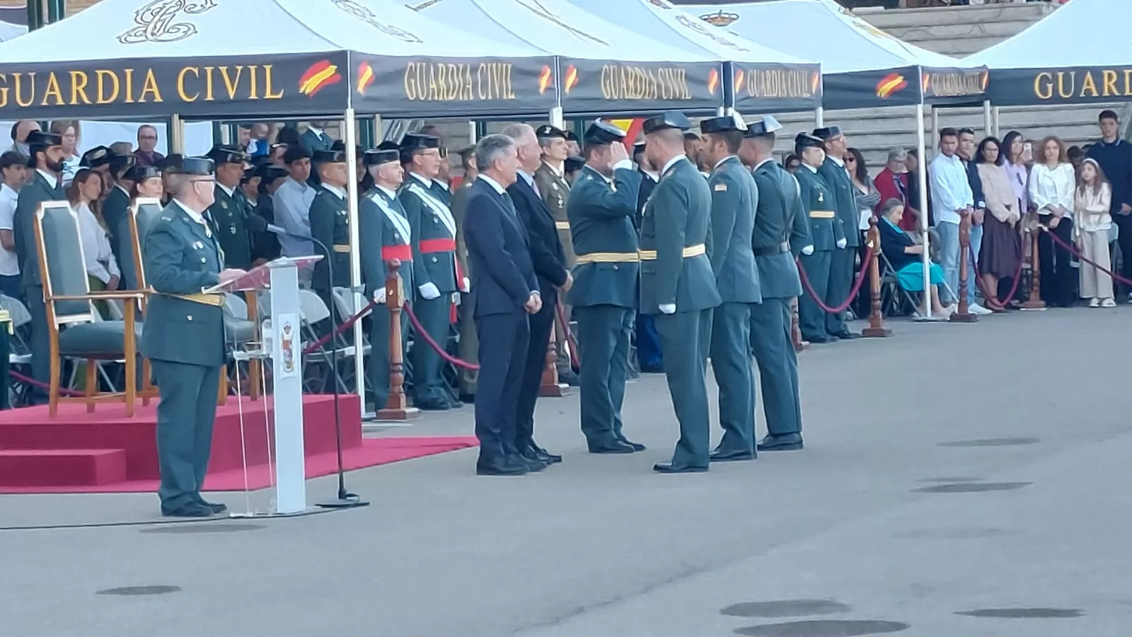 Celebración del Pilar en el cuartel de la Guardia Civil en Huesca