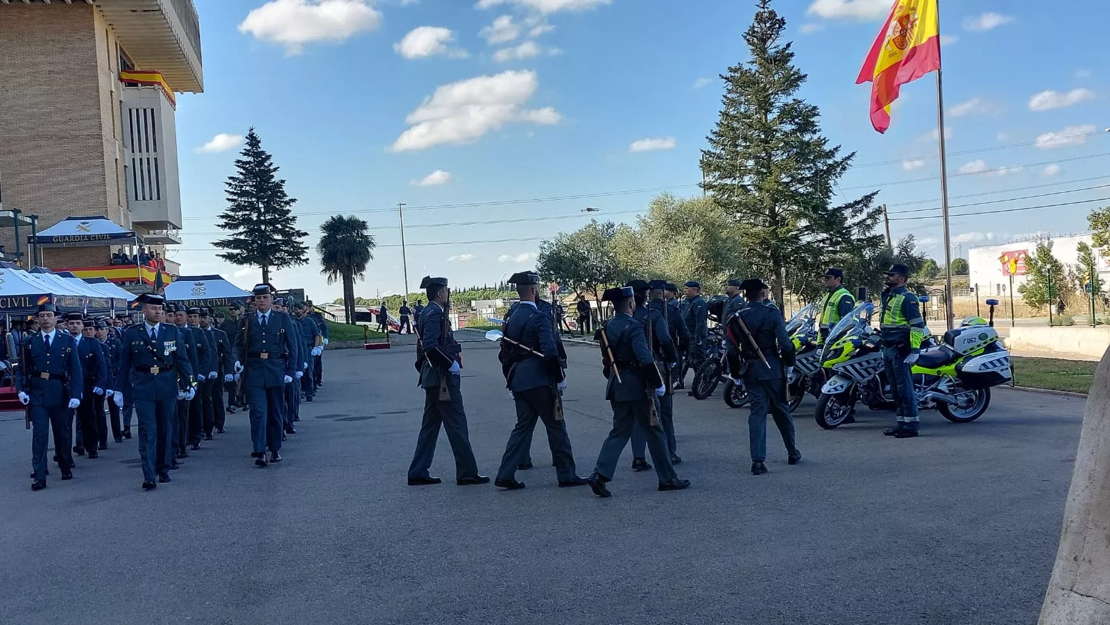 Celebración del Pilar en el cuartel de la Guardia Civil en Huesca