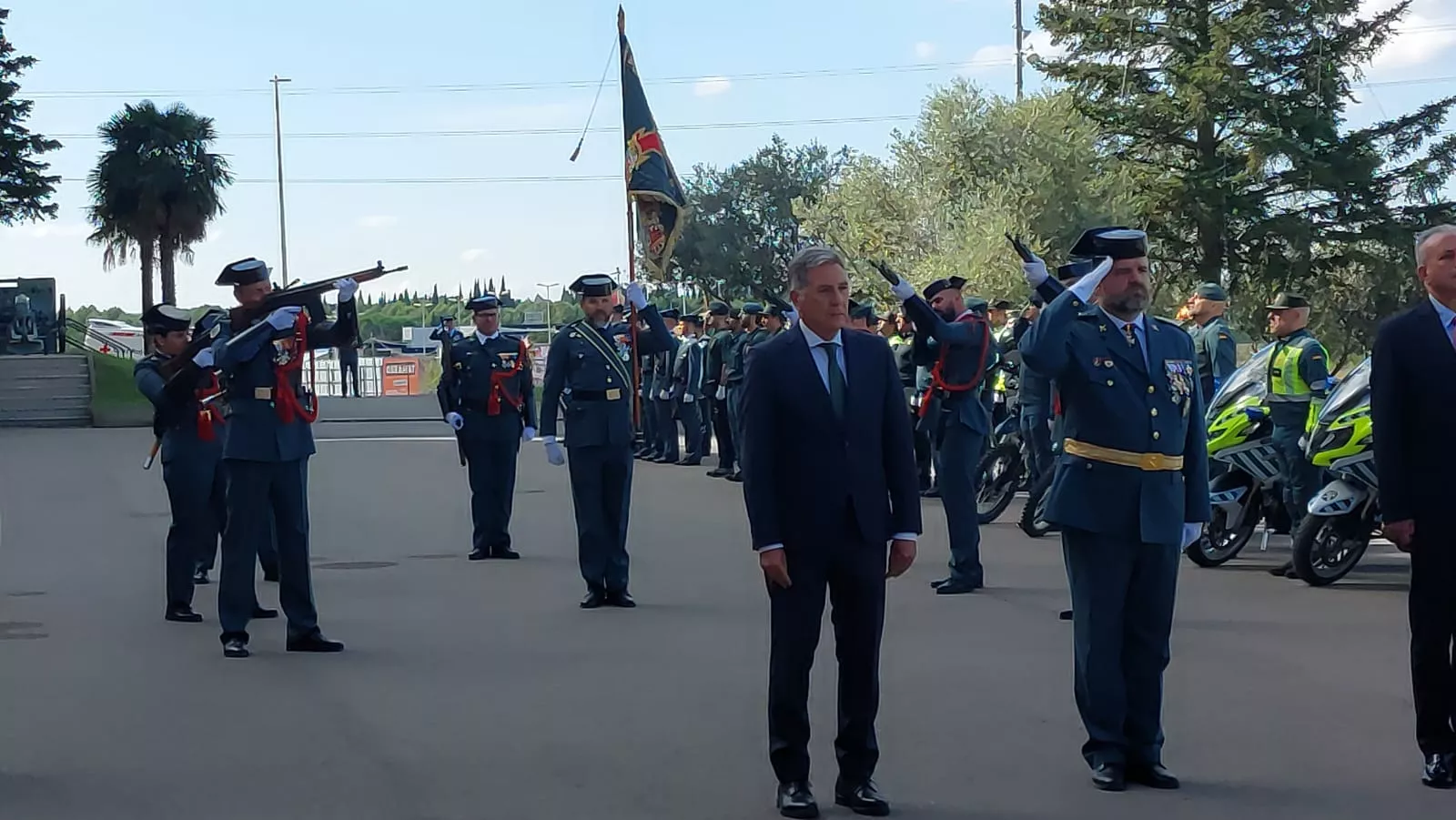 Celebración del Pilar en el cuartel de la Guardia Civil en Huesca