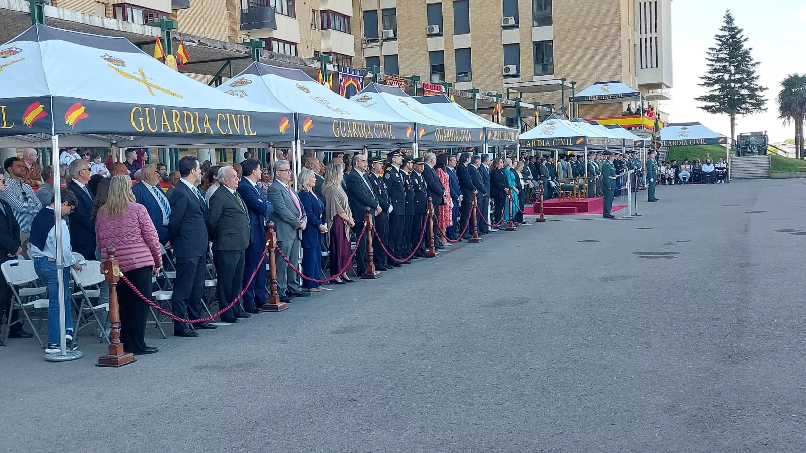 Celebración del Pilar en el cuartel de la Guardia Civil en Huesca