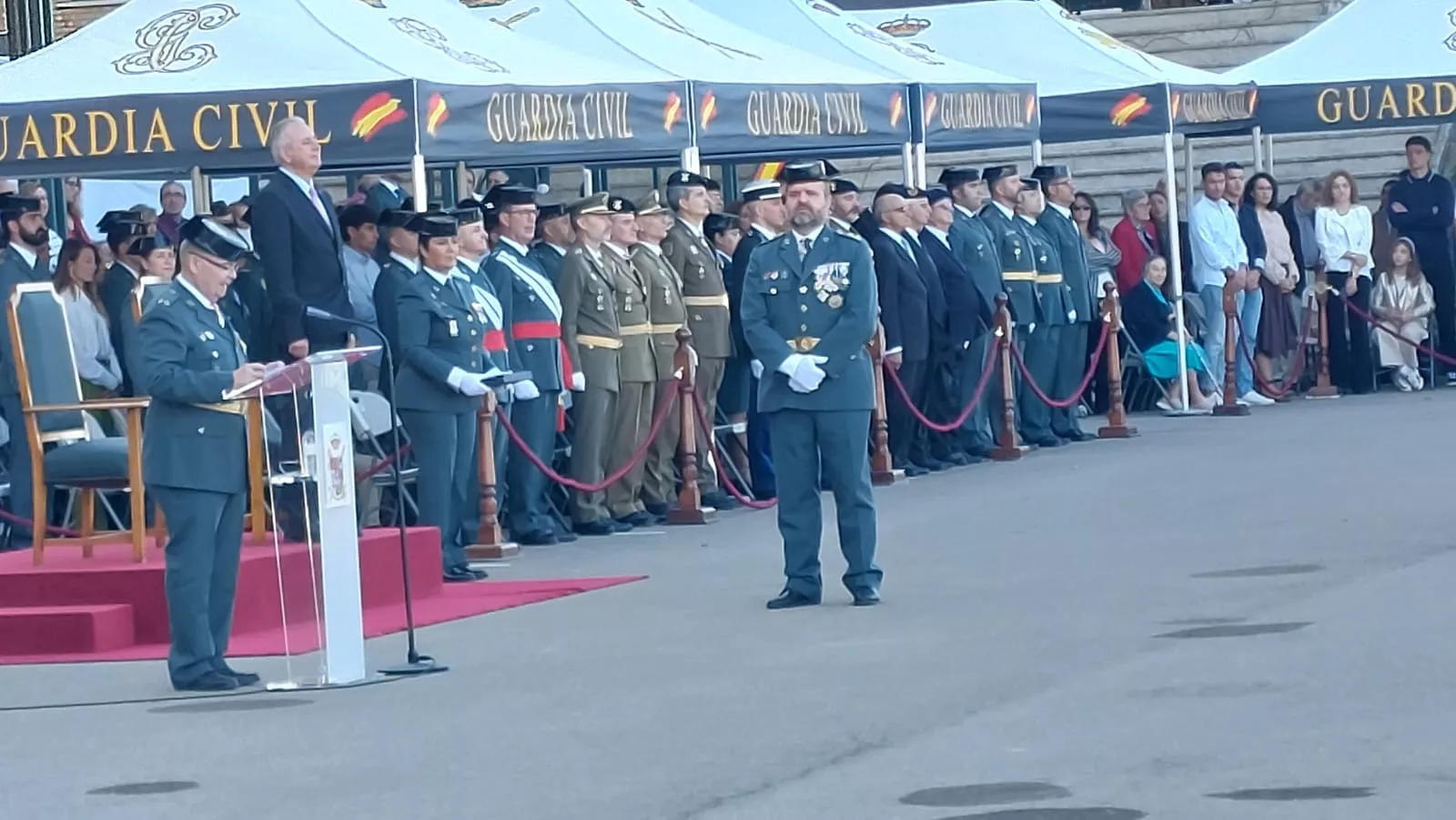 Celebración del Pilar en el cuartel de la Guardia Civil en Huesca
