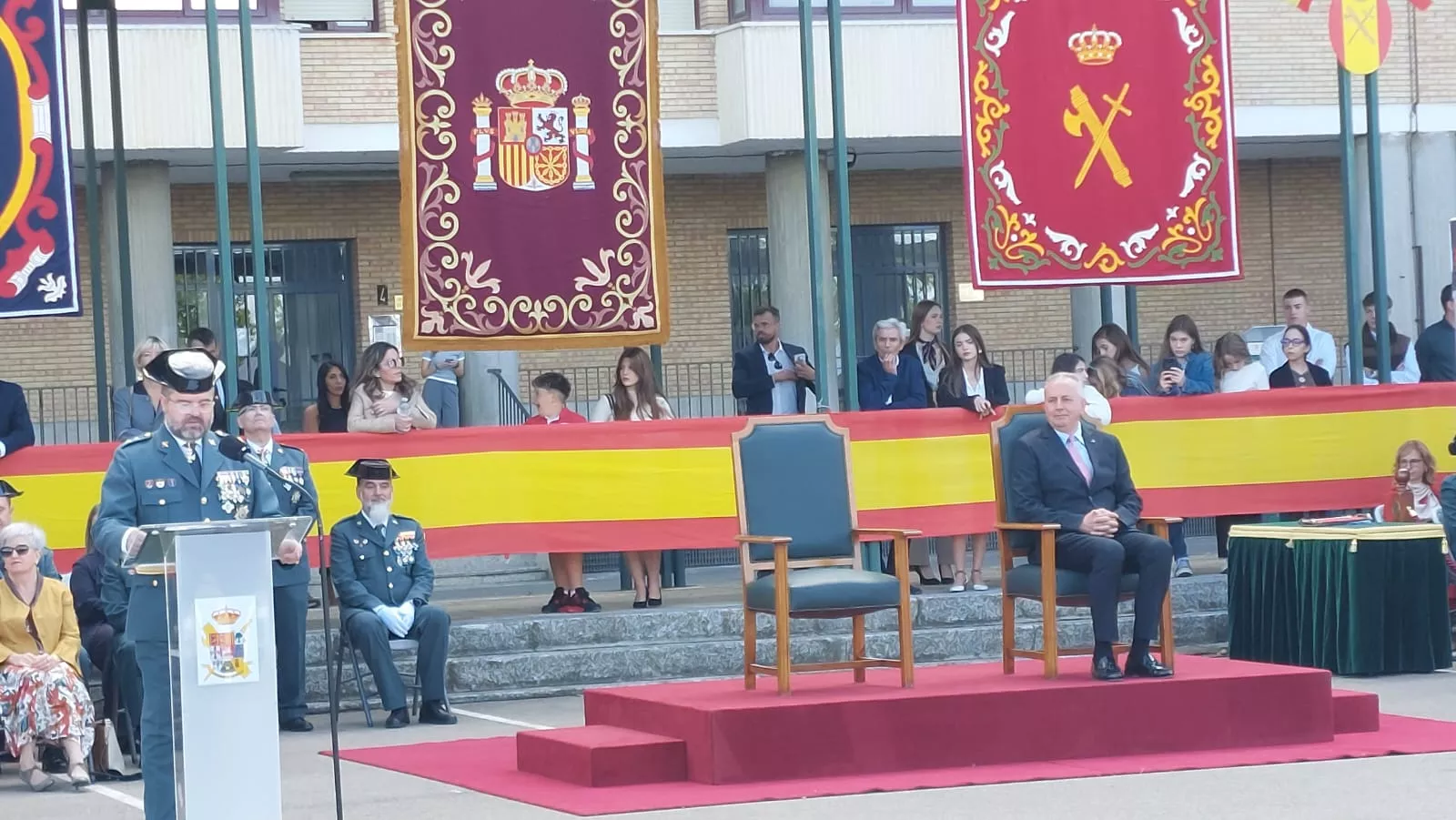Celebración del Pilar en el cuartel de la Guardia Civil en Huesca