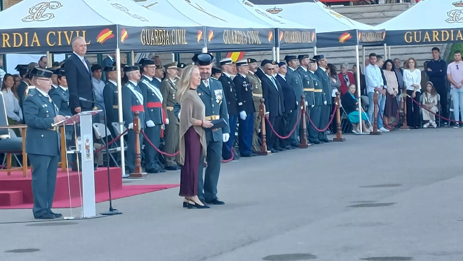 Celebración del Pilar en el cuartel de la Guardia Civil en Huesca