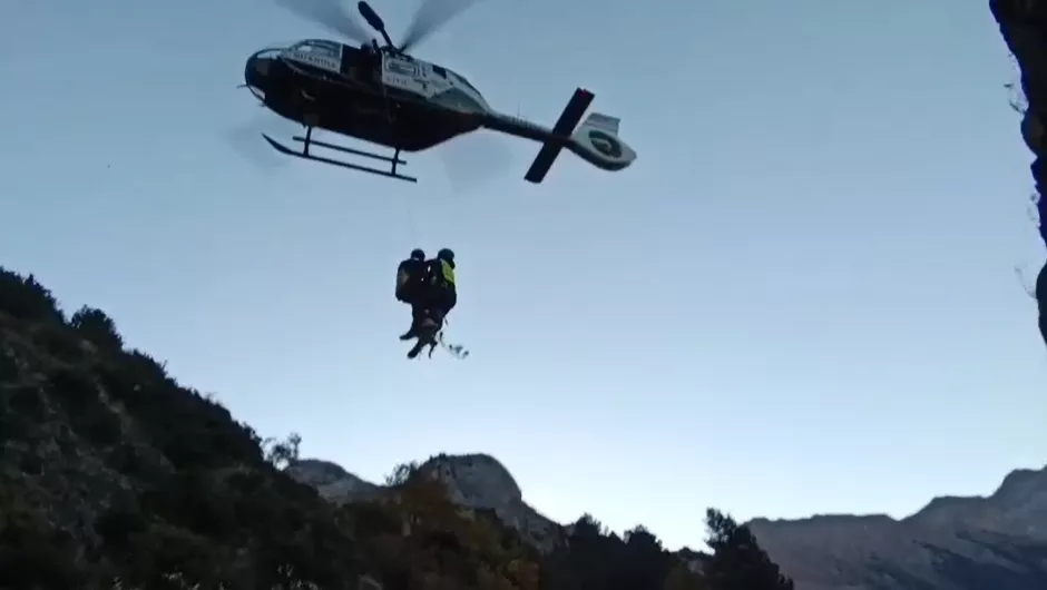 El Greim acompaña toda la noche a dos senderistas enriscados a 1.900 metros en Bujaruelo.