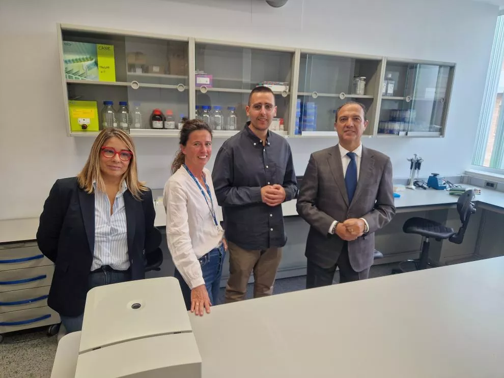 El consejero de Sanidad, José Luis Bancalero Flores, se reúne con el investigador oscense Carlos Anerillas, que regresa a Aragón para liderar un proyecto sobre envejecimiento celular, en el IACS. El consejero de Sanidad, José Luis Bancalero Flores, se reúne con el investigador oscense Carlos Anerillas, que regresa a Aragón para liderar un proyecto sobre envejecimiento celular, en el IACS.