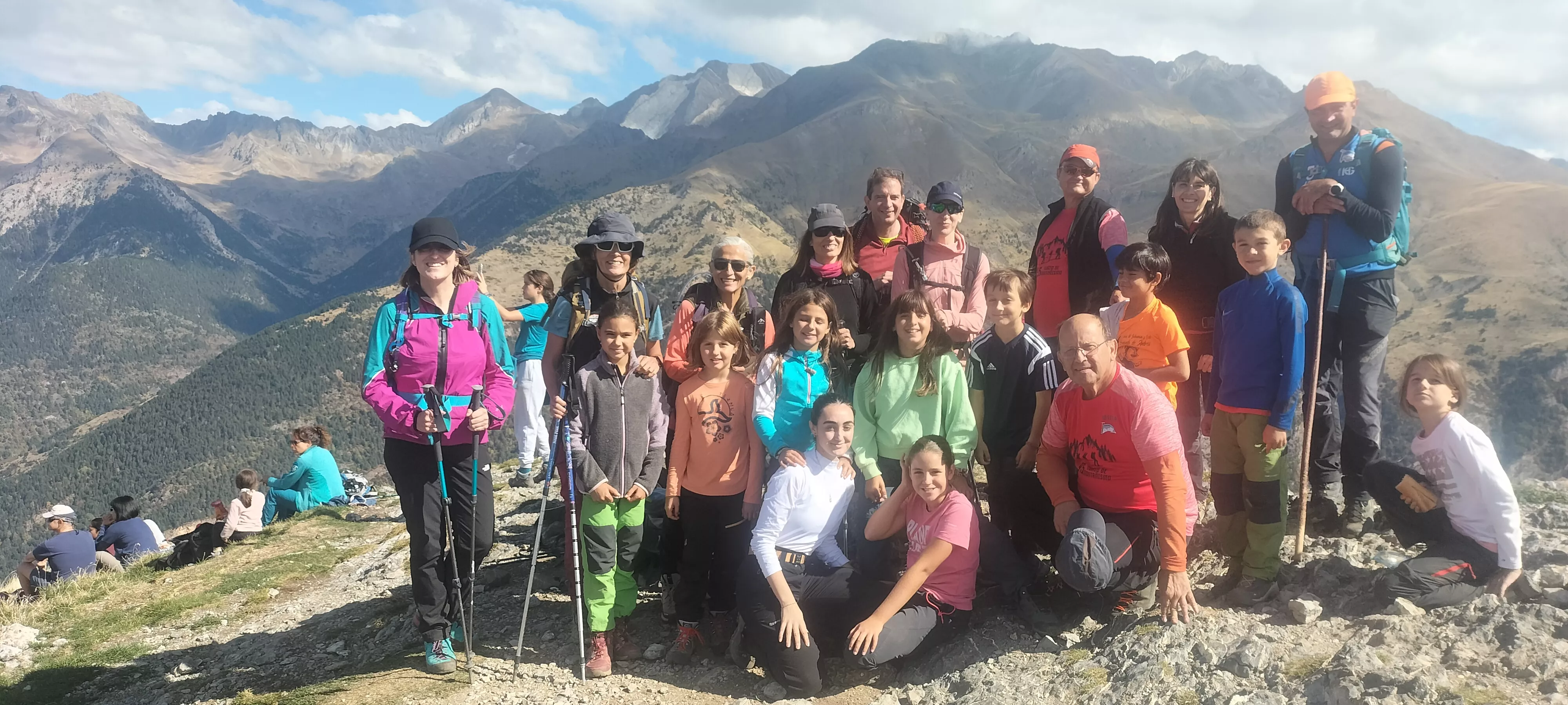 Cima pico Pazino. Cuatro rutas en un día espléndido.