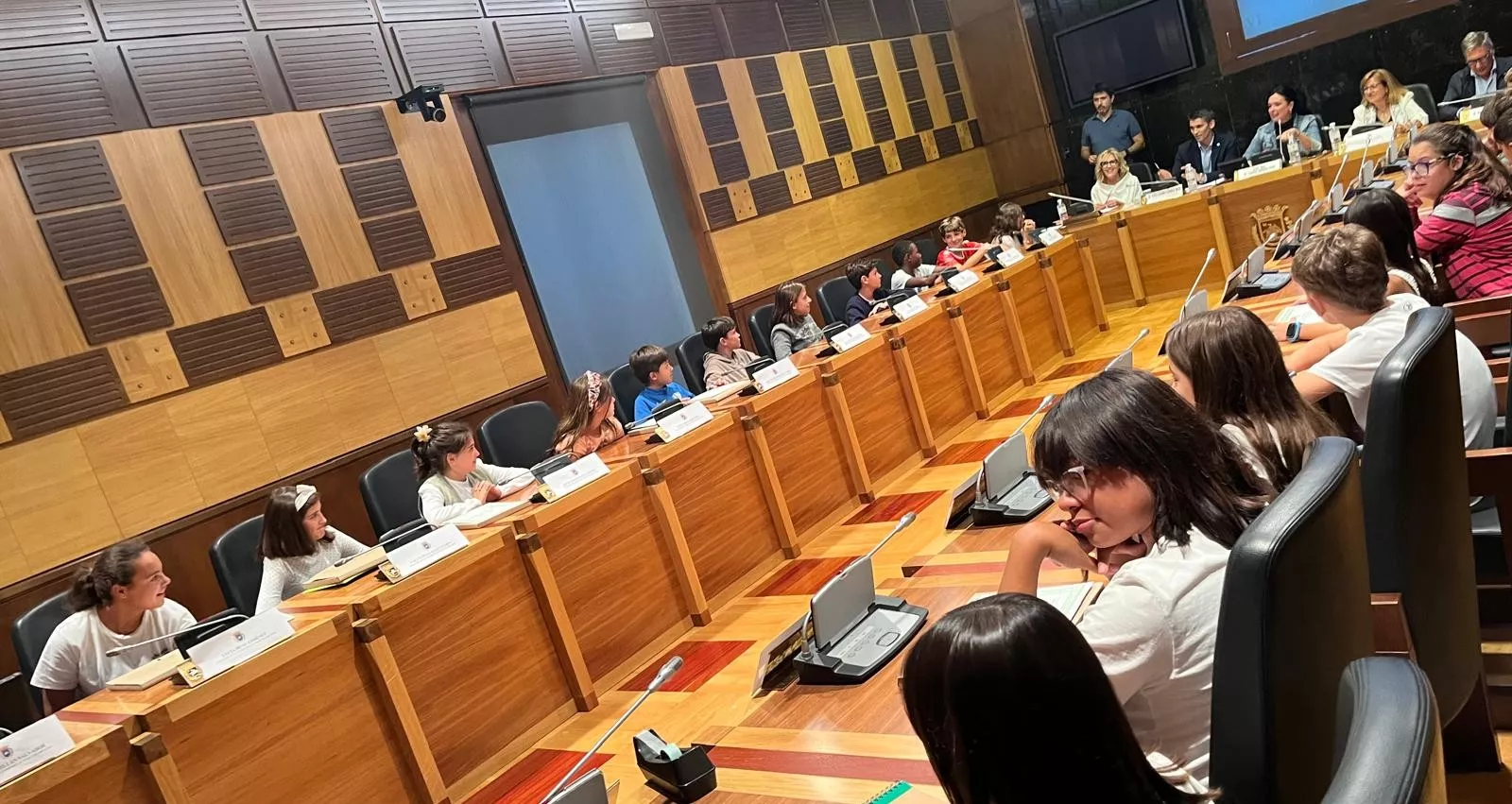 Constitución del nuevo consejo de la Ciudad de las Niñas y los Niños de Huesca. Foto Mercedes Manterola