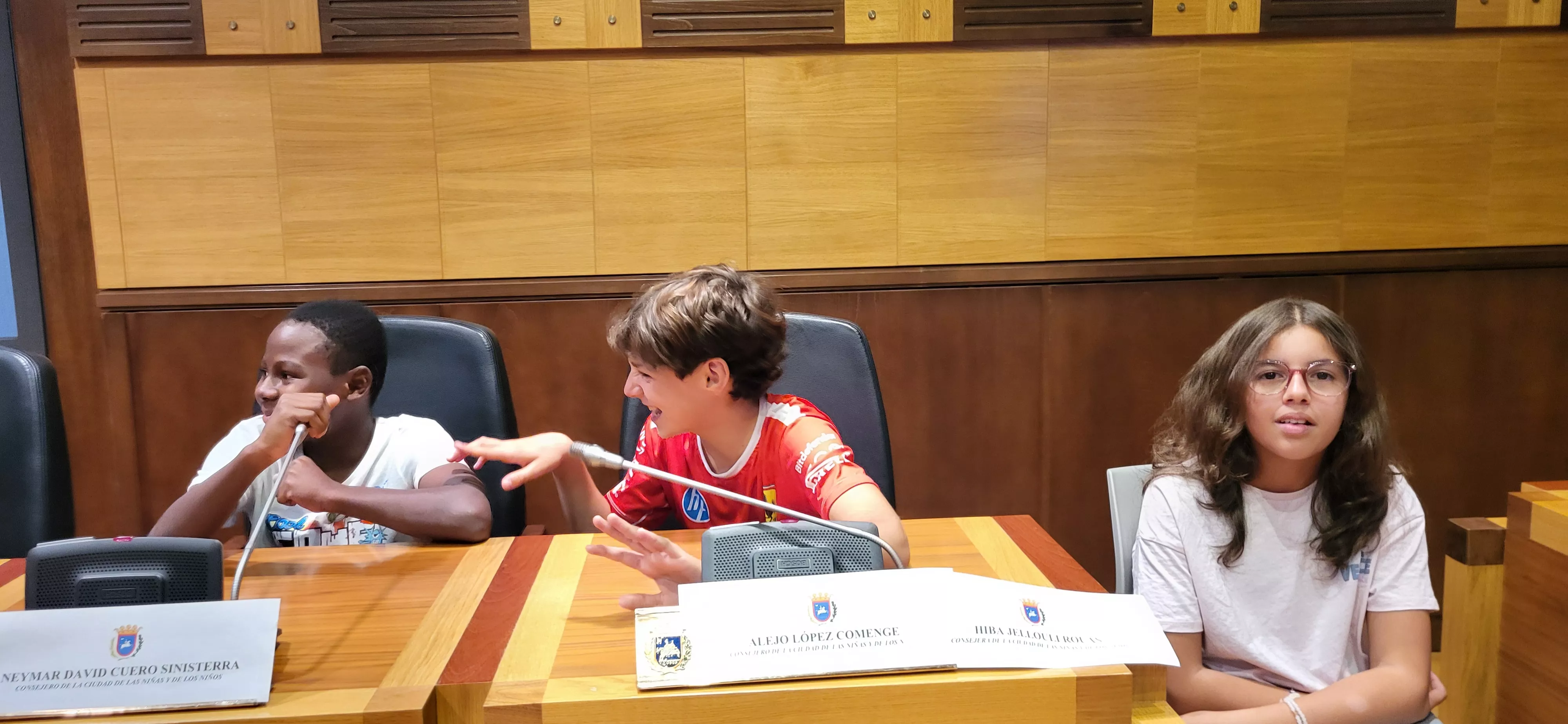 Constitución del nuevo consejo de la Ciudad de las Niñas y los Niños de Huesca. Foto Mercedes Manterola